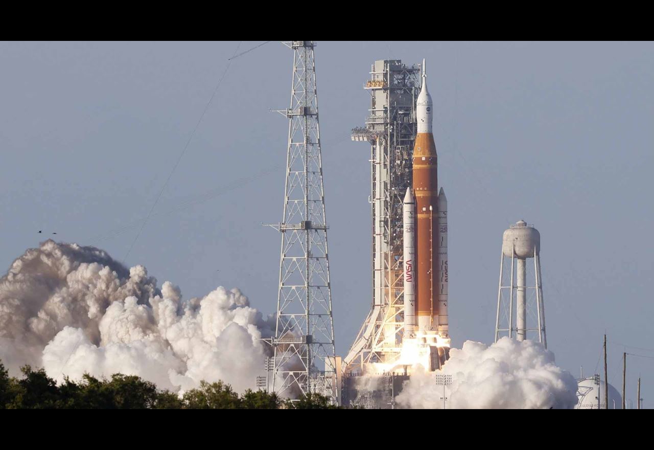 لأول مرة بعد توقف دام نصف قرن.. 4 رواد فضاء ينطلقون نحو القمر 