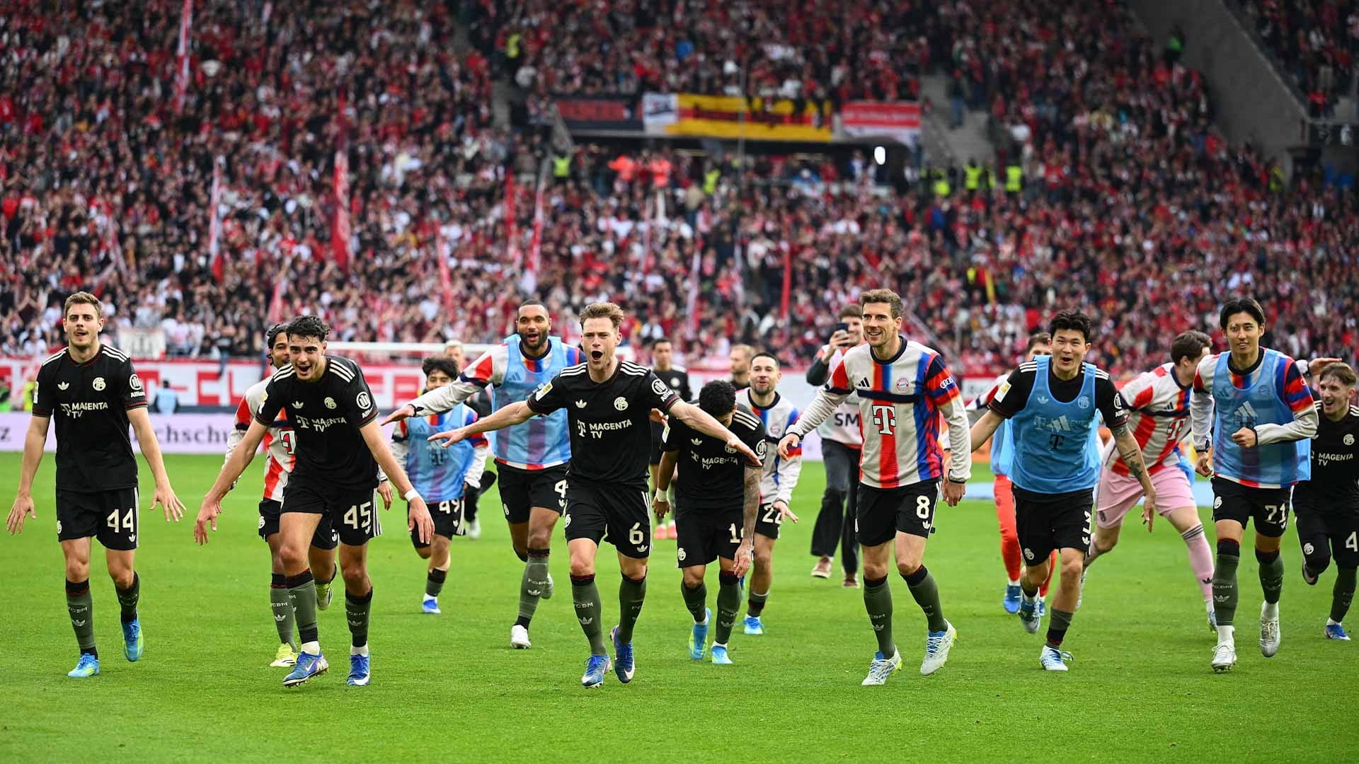 Bayern Munich stage stunning late comeback at Freiburg