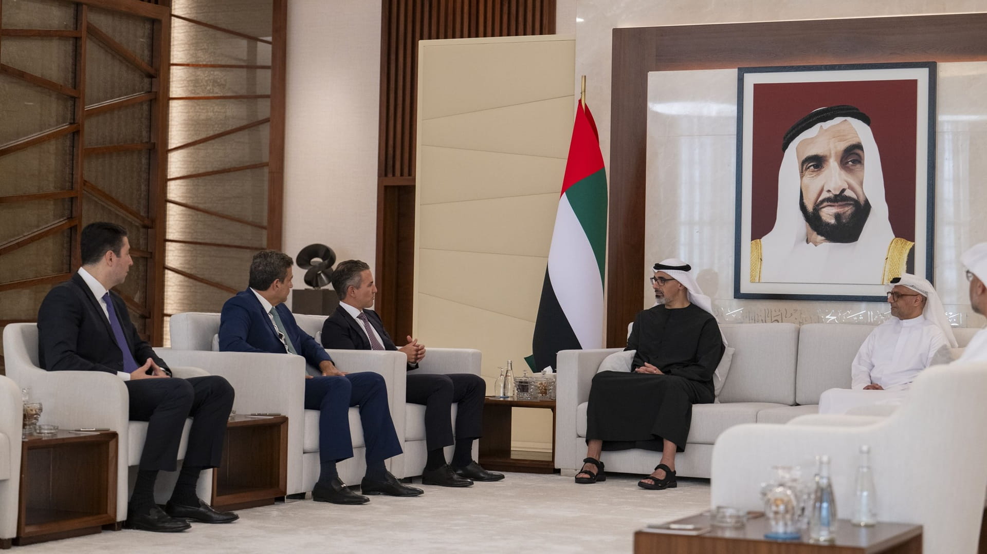 صورة بعنوان: خالد بن محمد يلتقي الرئيس التنفيذي لـ"نوبنك" للخدمات المالية  