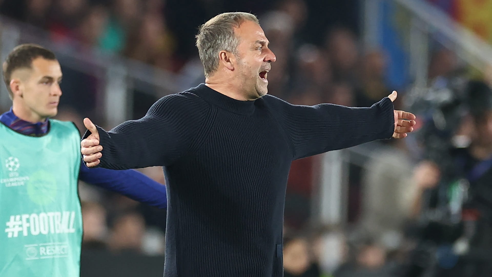 صورة بعنوان: فليك يطالب بتوضيحات بعد عدم احتساب لمسة يد أمام أتلتيكو 