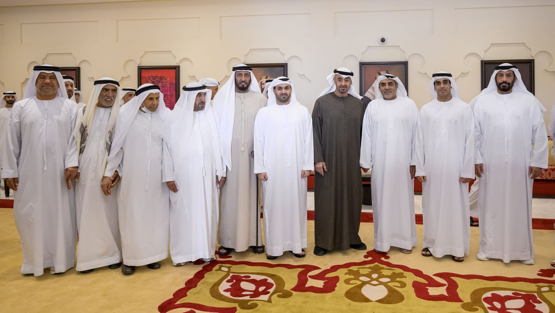 صورة بعنوان: رئيس الدولة يحضر حفل زفاف راشد القبيسي 