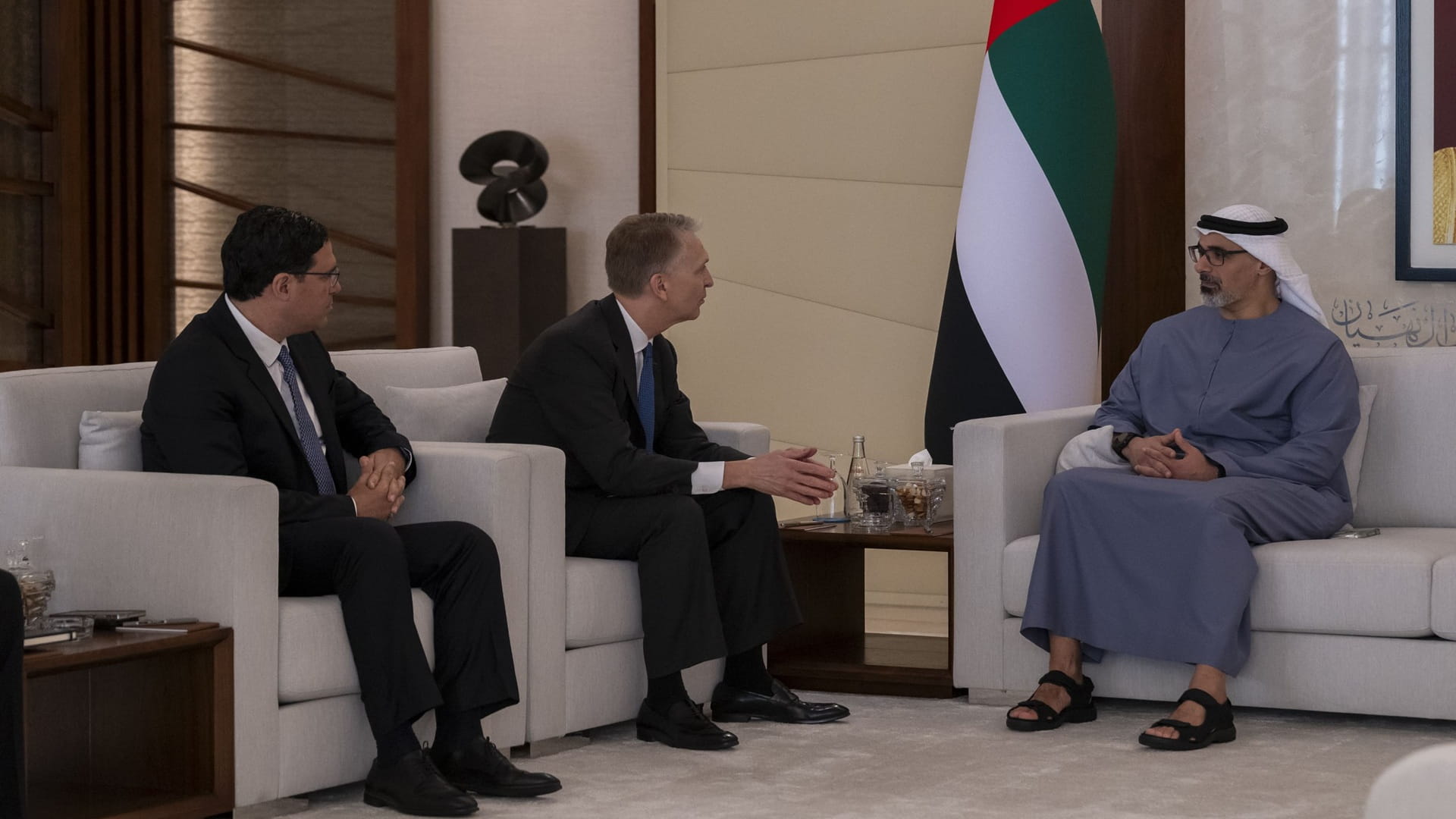 صورة بعنوان: خالد بن محمد بن زايد يلتقي الرئيس التنفيذي لمجموعة "بروكفيلد" 