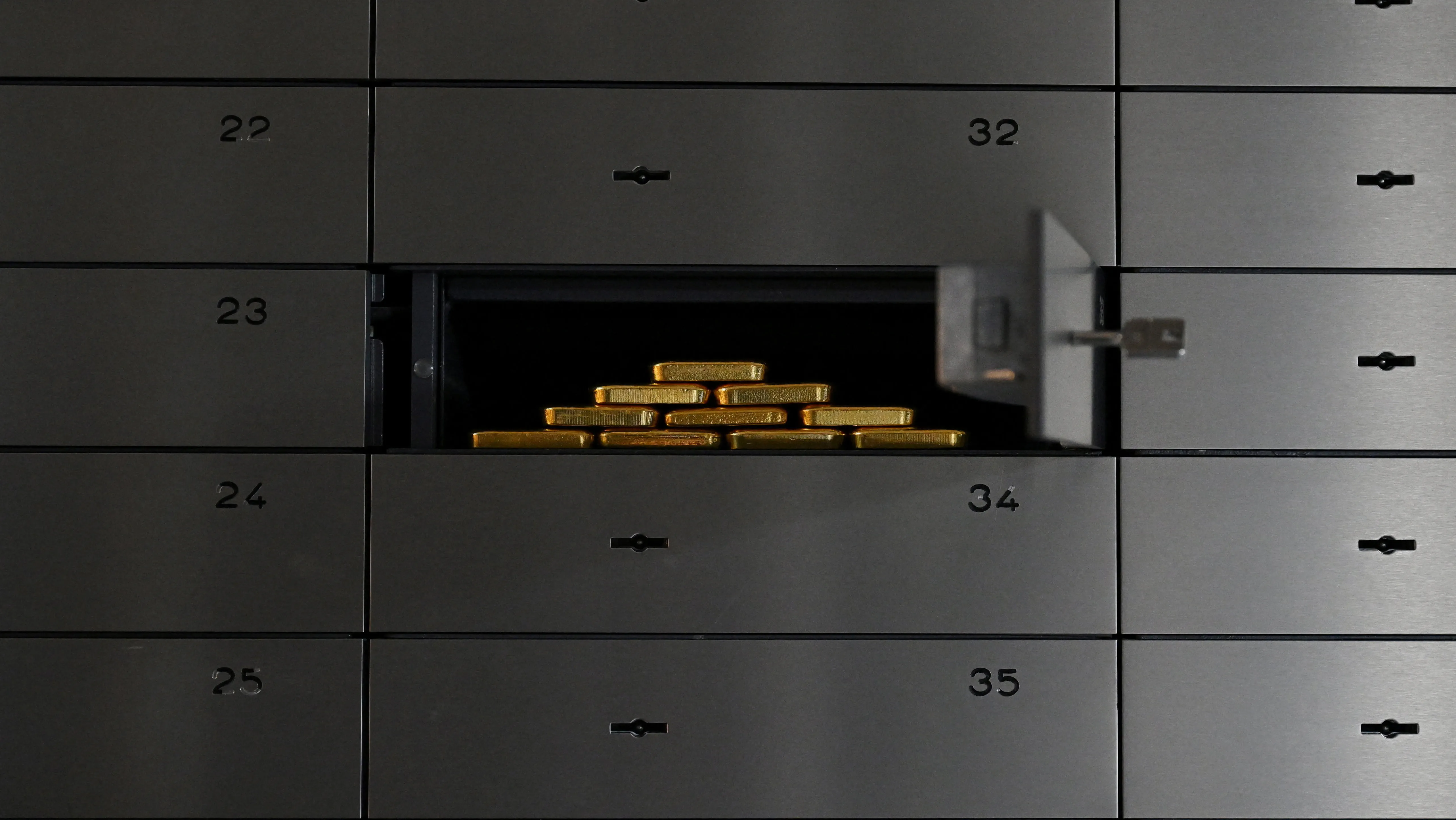 Gold prices hold steady amid focus on US-Iran talks