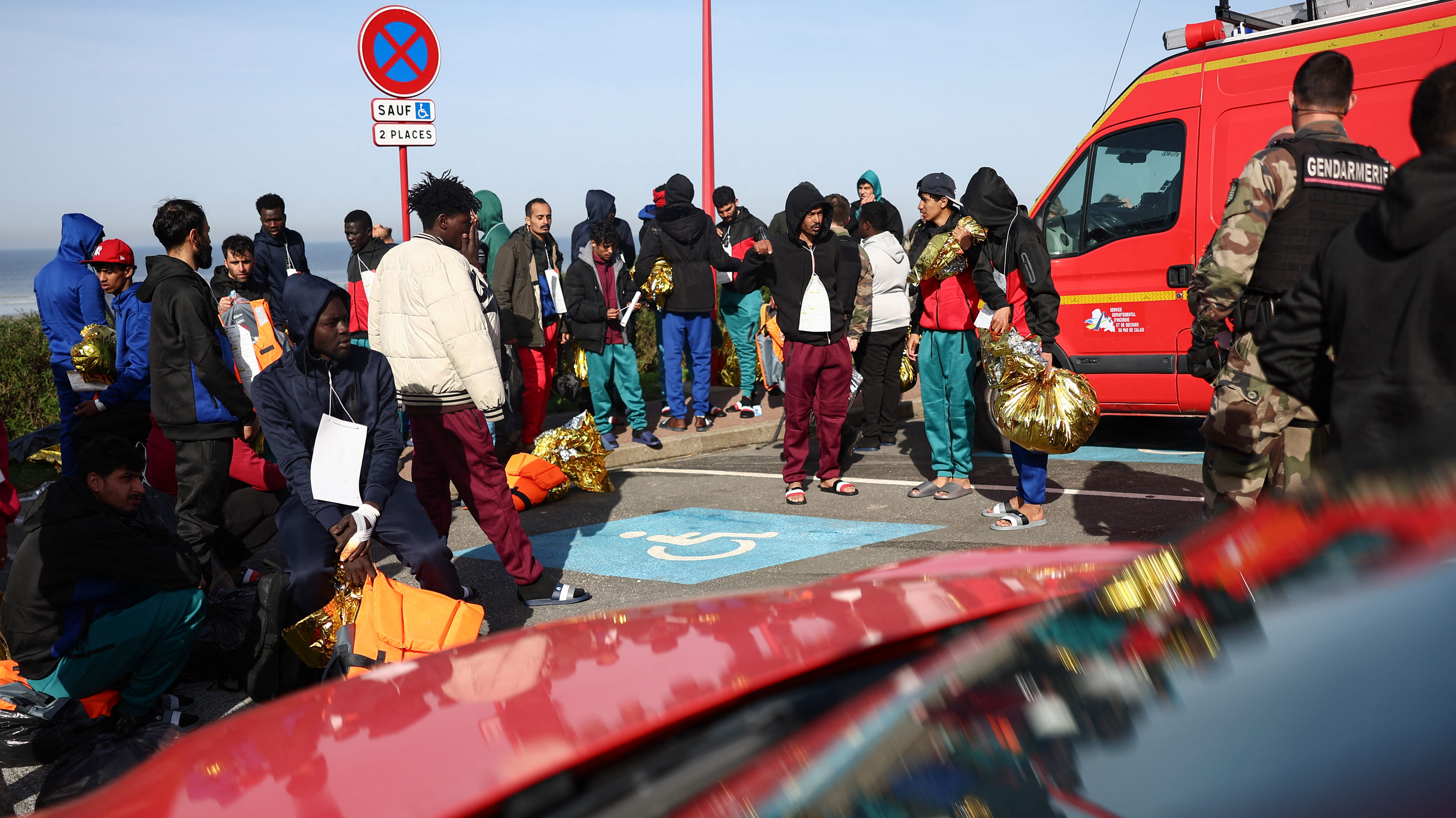 وفاة 4 مهاجرين في فرنسا خلال محاولتهم عبور المانش إلى إنجلترا 