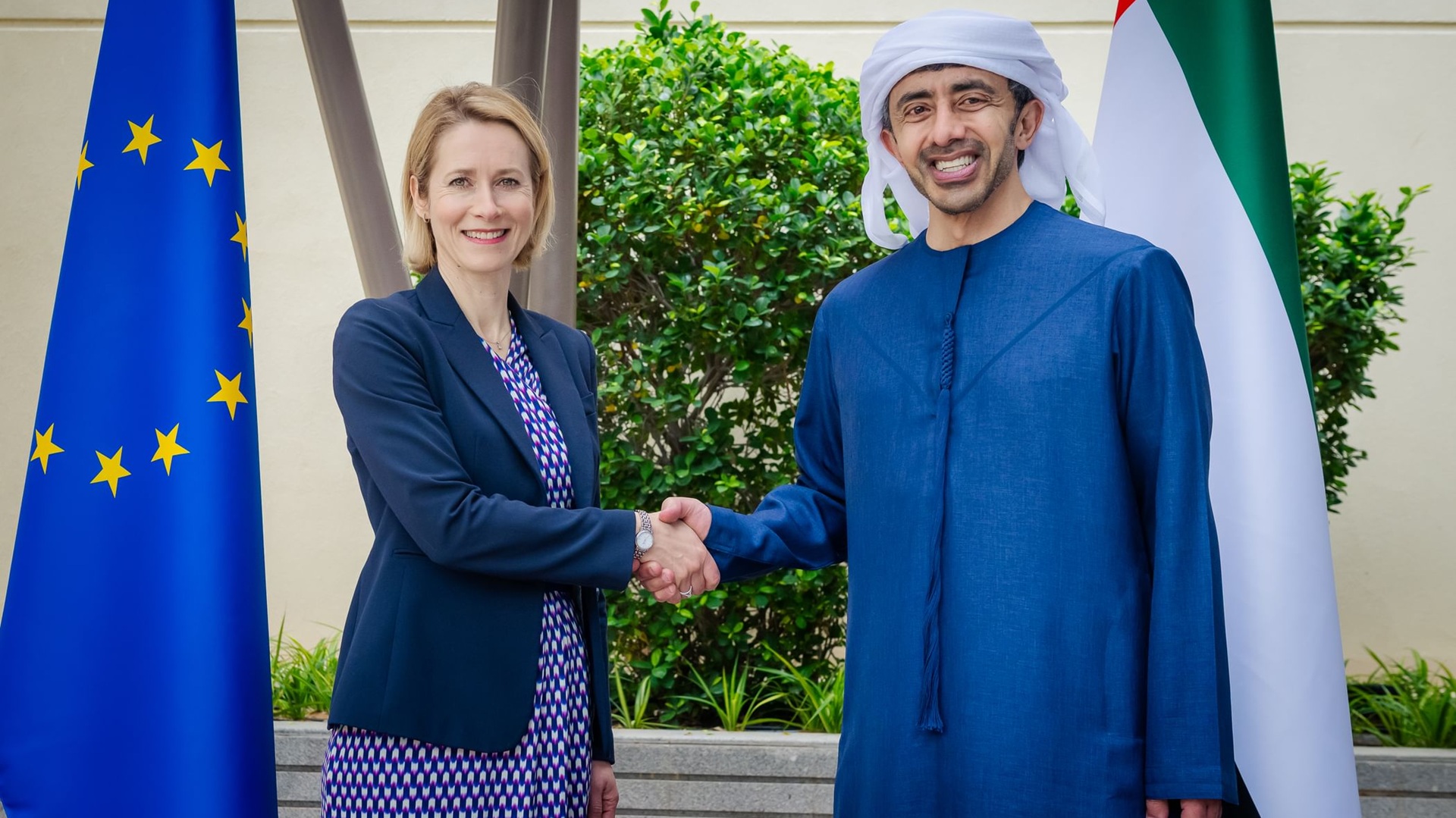 صورة بعنوان: عبد الله بن زايد يستقبل كايا كالاس ويبحثان التطورات الإقليمية 