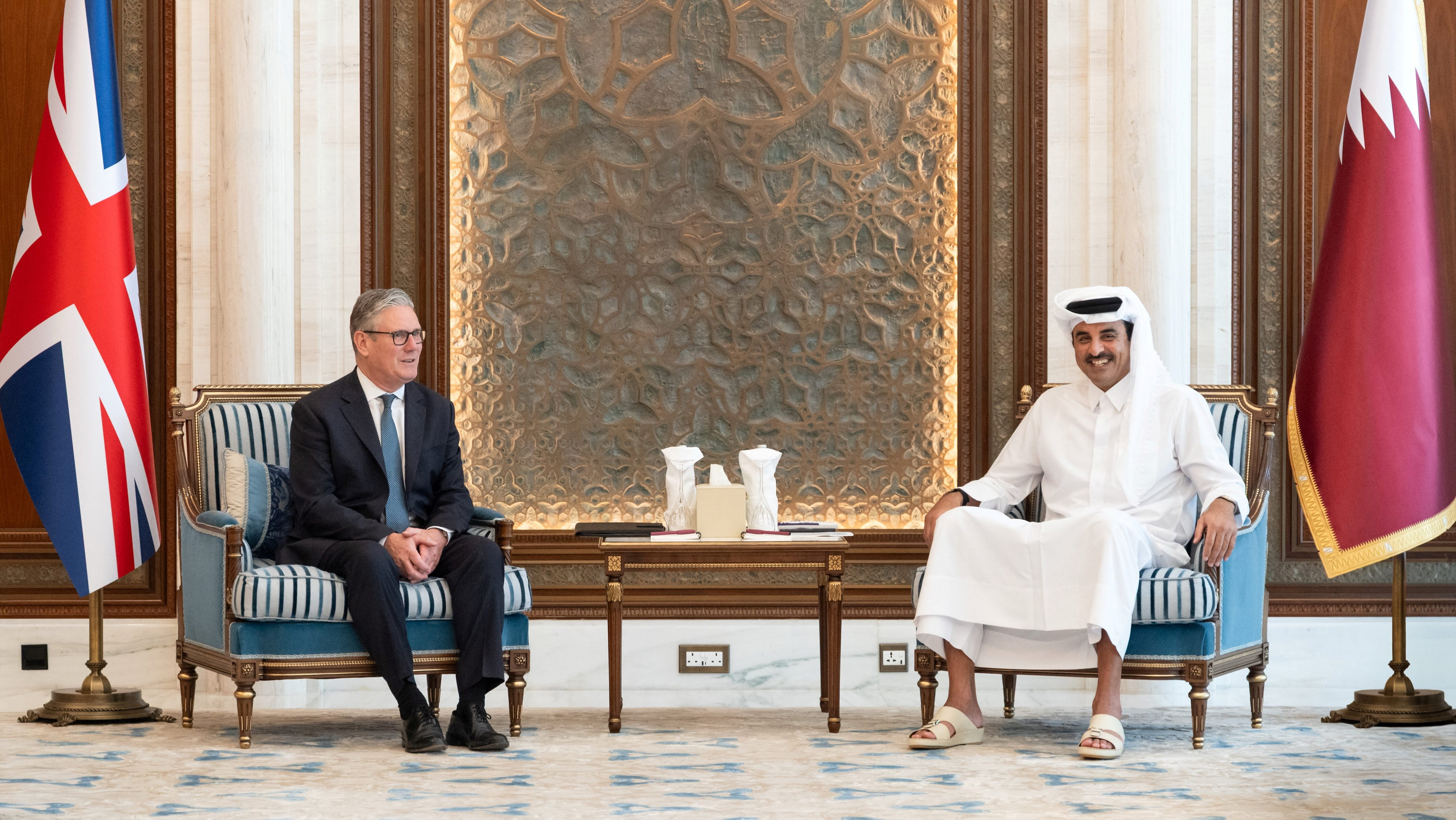 أمير قطر ورئيس وزراء بريطانيا يبحثان التطورات الإقليمية والدولية 