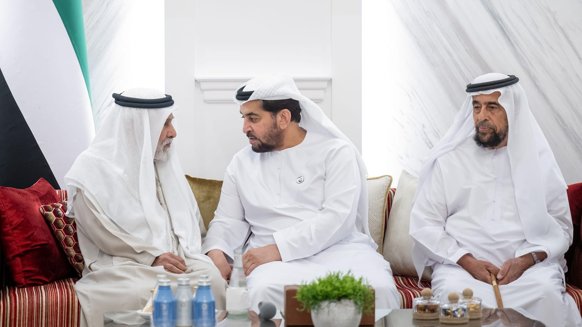 Hamdan bin Zayed receives UAE citizens at Baynunah Palace 