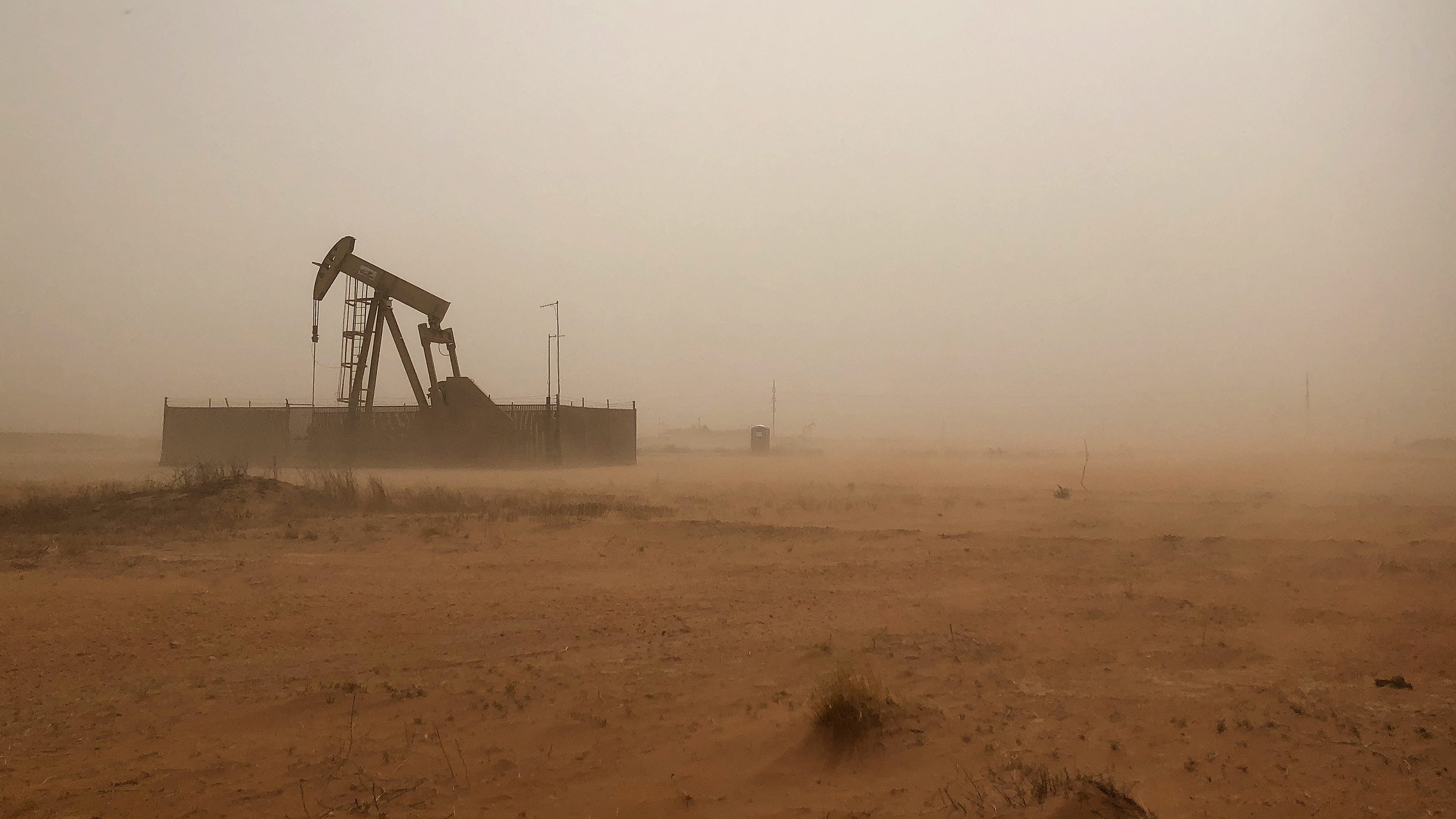 خام برنت يرتفع 0.4 % إلى 96.32 دولار وغرب تكساس لـ98.71 دولار 