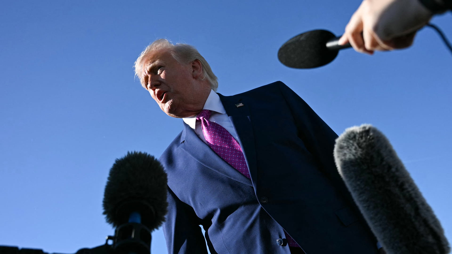 في تحدٍ جديد.. ترامب يتعهد بفتح مضيق هرمز قريباً جداً 