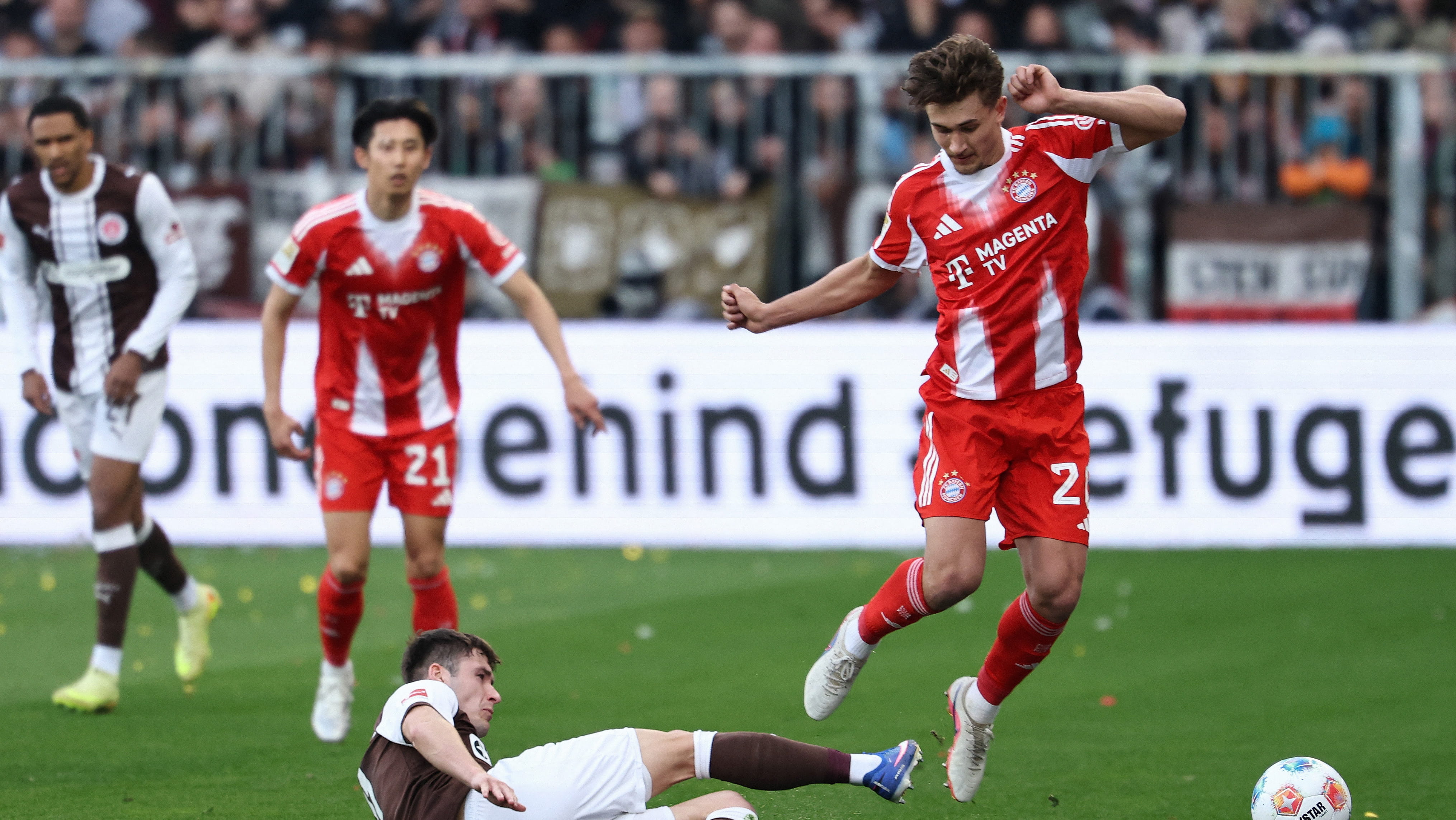 بايرن ميونيخ يمزق شباك سانت باولي بخماسية في الدوري الألماني 