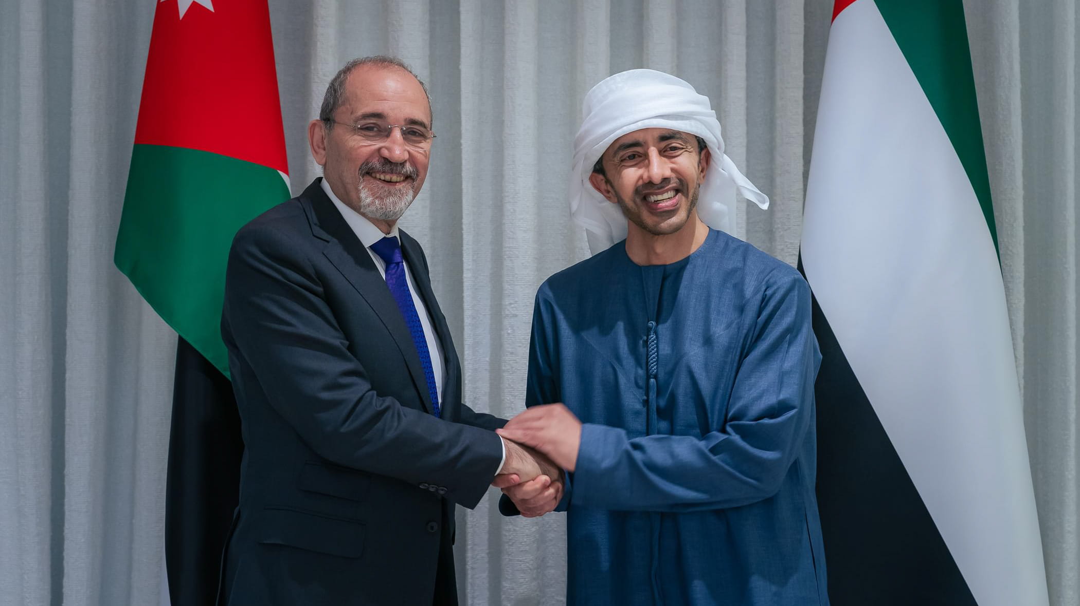 عبد الله بن زايد يبحث والصفدي العلاقات الأخوية والتطورات بالمنطقة