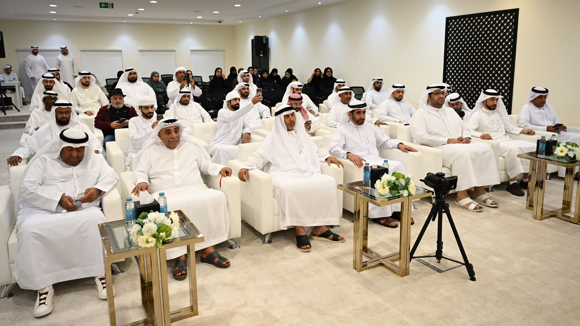 Haitham bin Saqr attends session at Kalba Literary Council 
