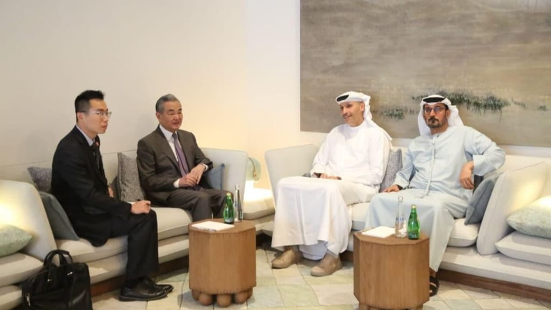 UAE President’s Special Envoy to China meets Chinese FM 