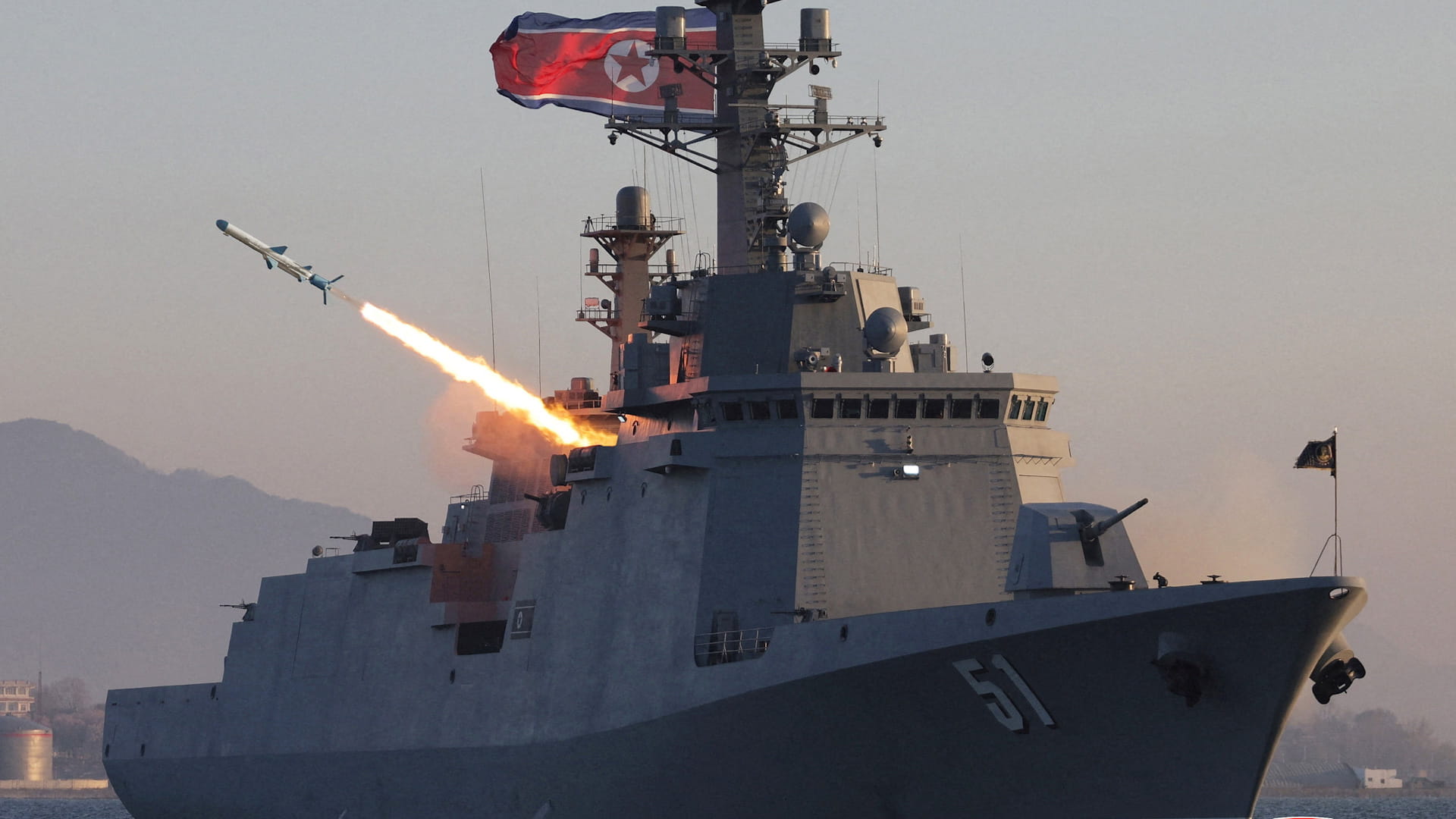 بتحدٍ جديد..كيم يختبر صواريخ كروز وأخرى مضادة للسفن من مدمرة بحرية