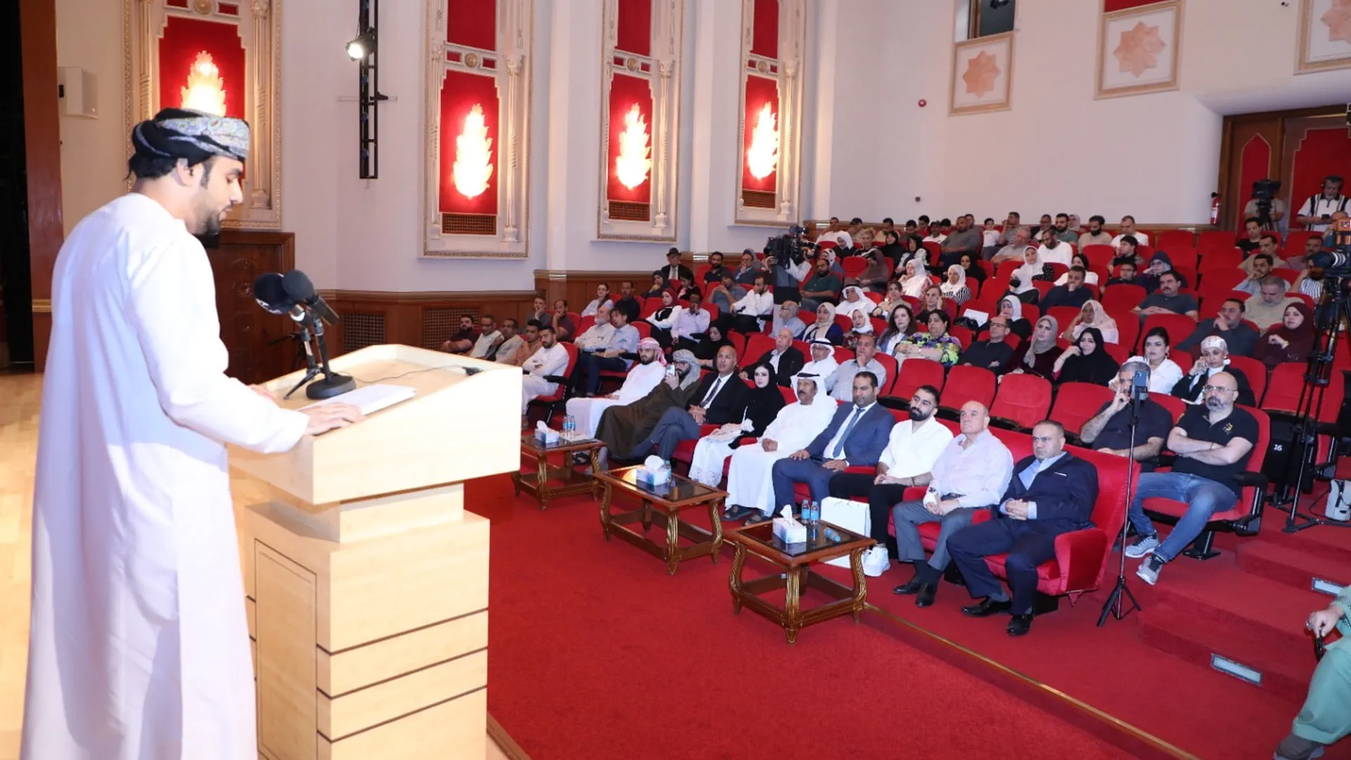 Homeland and love themes at Sharjah Poetry House 