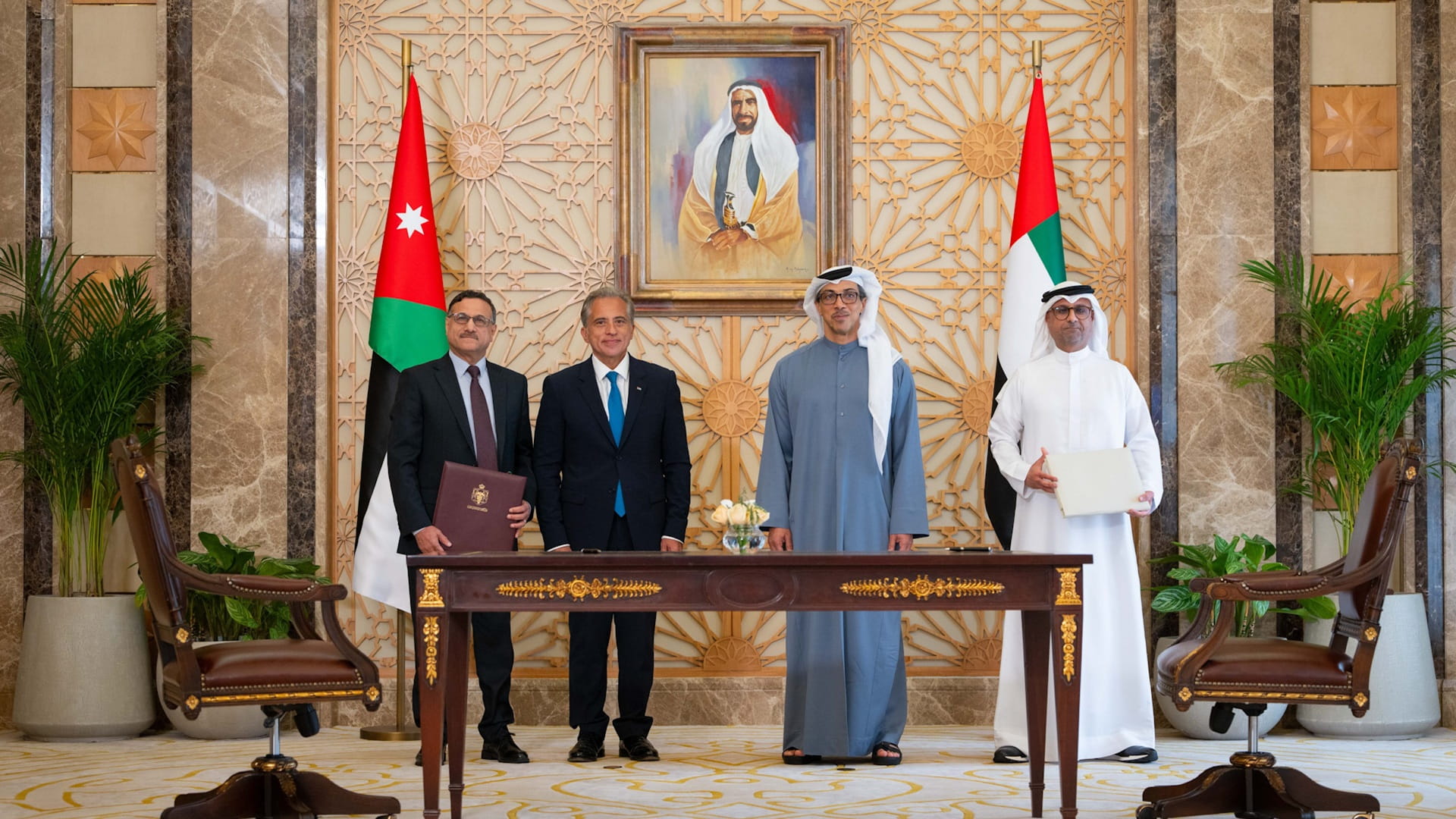 Mansour bin Zayed, Jordanian PM witness signing of agreement 