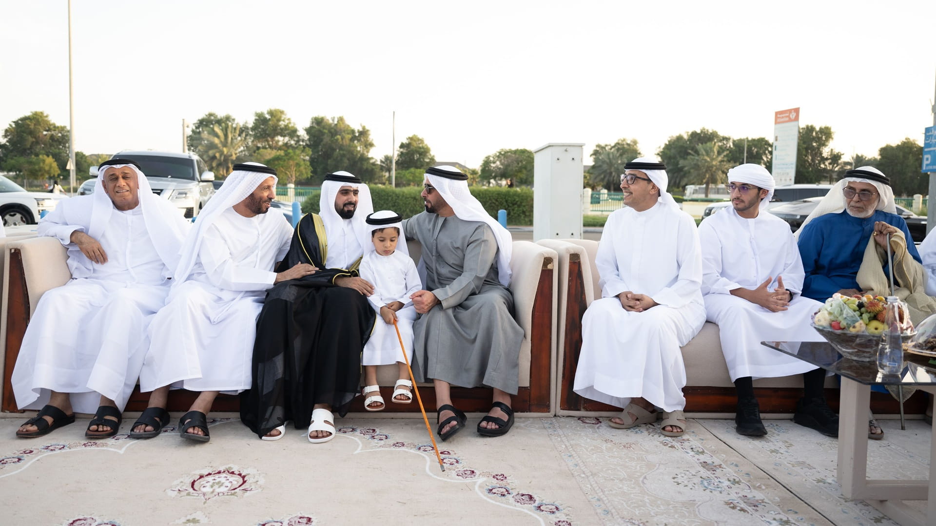 سيف بن زايد يحضر أفراح القبيسي والمزروعي في أبوظبي 