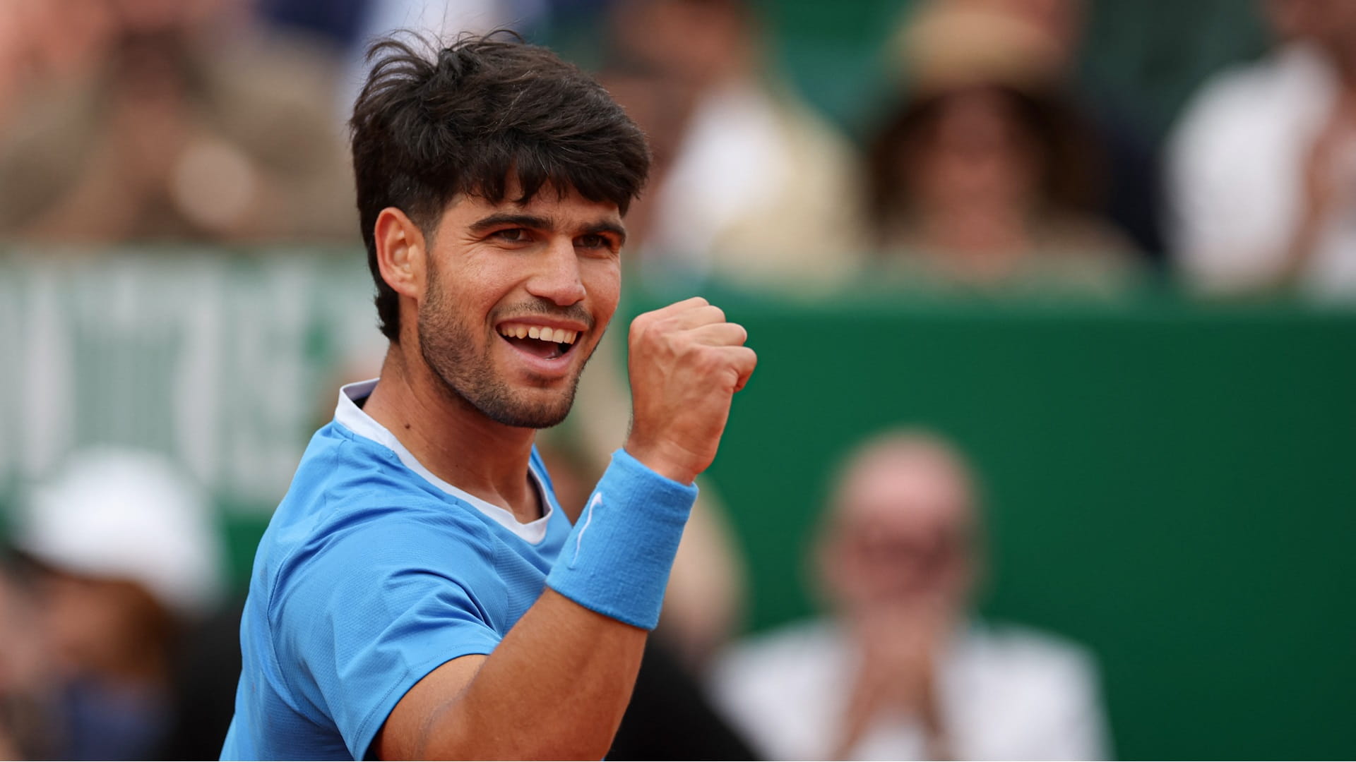 صورة بعنوان: ألكاراز يتأهل للدور الثاني في بطولة برشلونة للتنس 