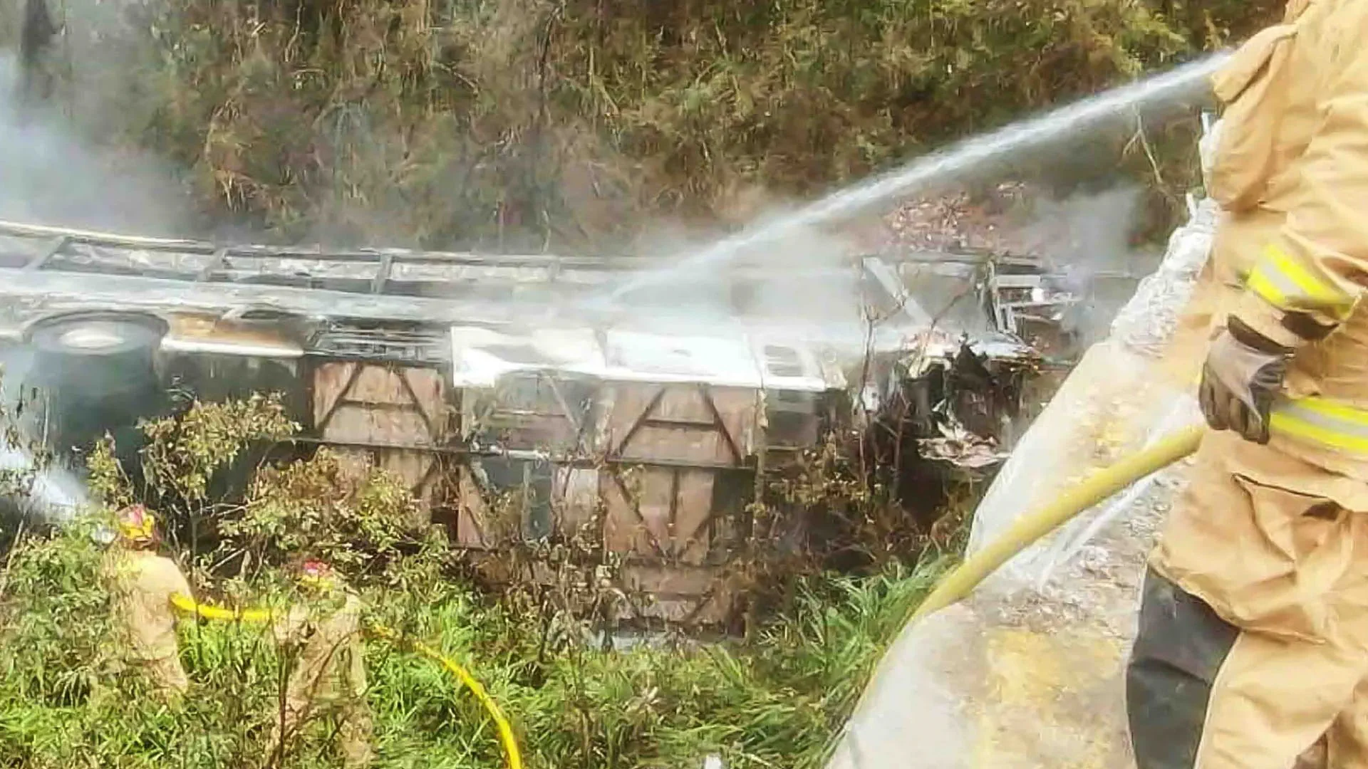 Bus accident kills 14 in Ecuador 