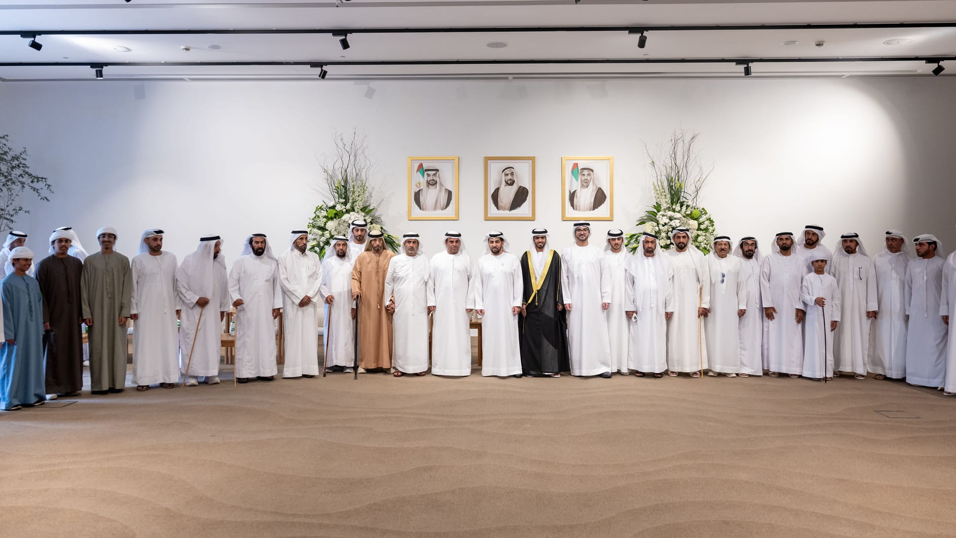 حمدان بن زايد يشهد حفل زفاف سيف حمدان المنصوري