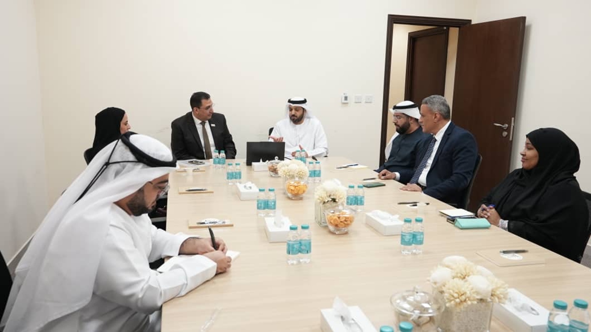 معهد الشارقة للتراث وجامعة أم القيوين يبحثان تعزيز التعاون المشترك