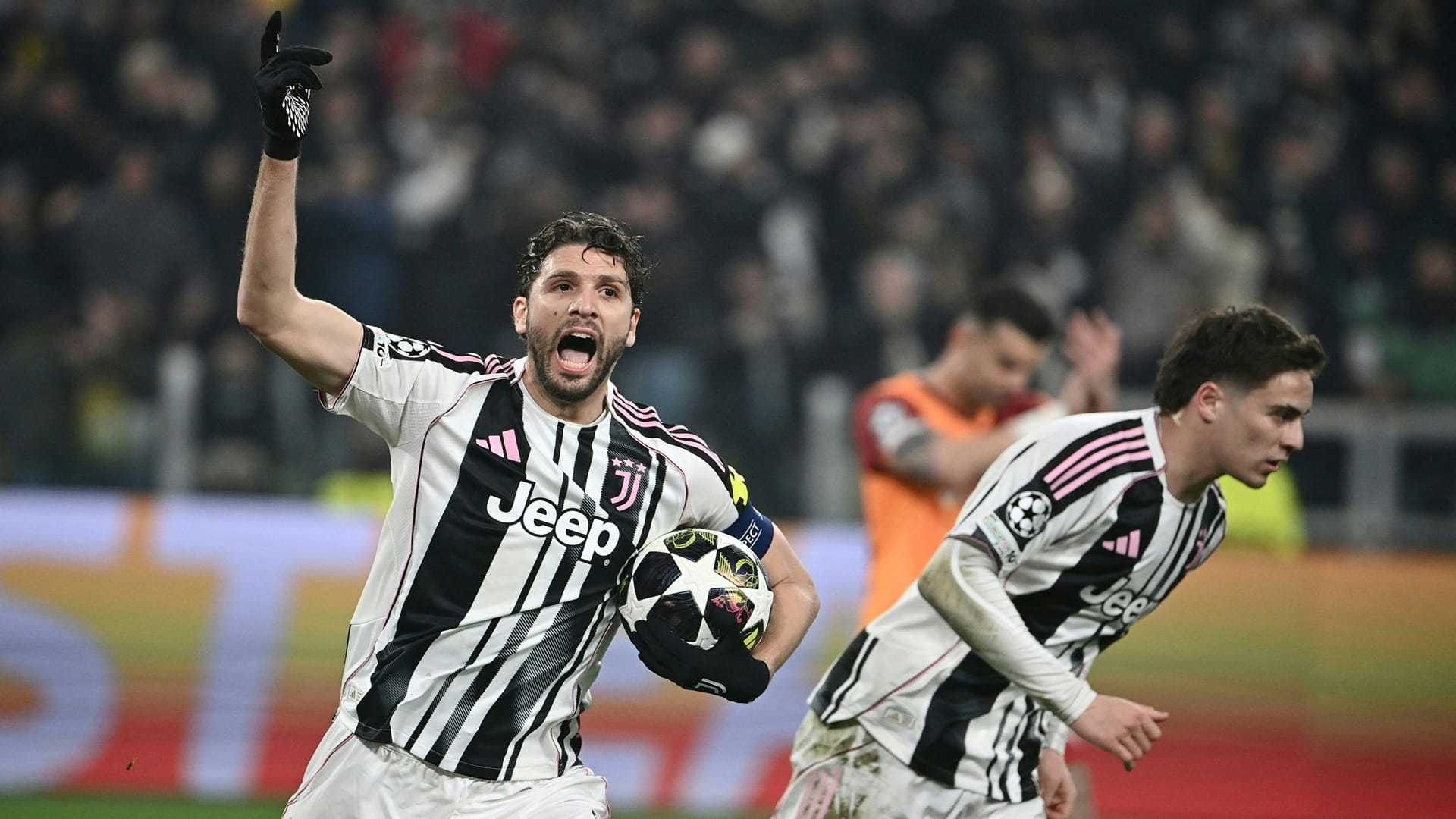 صورة بعنوان: نادي يوفنتوس الإيطالي يمدد عقد نجمه لوكاتيلي 