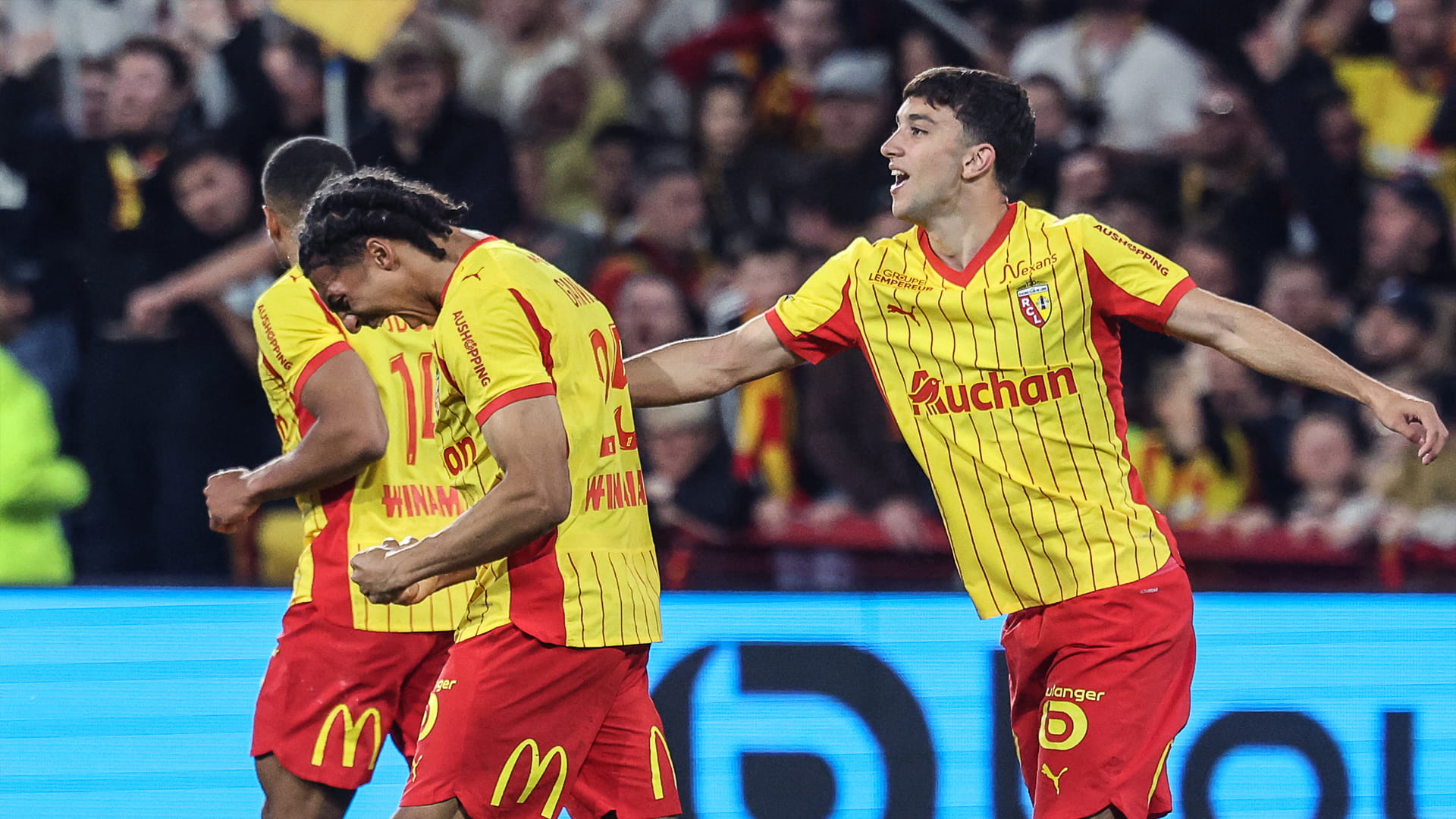 Lens closes the gap on League leaders PSG