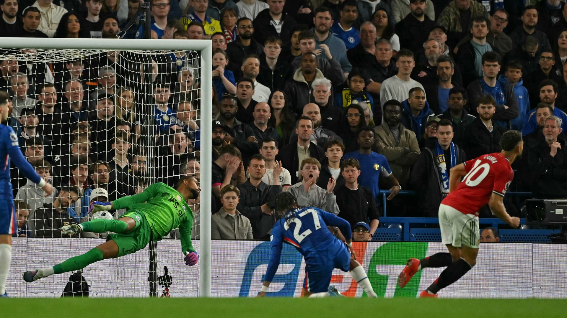 صورة بعنوان: كونيا يقود مانشستر يونايتد للفوز على تشلسي في الدوري الإنجليزي 
