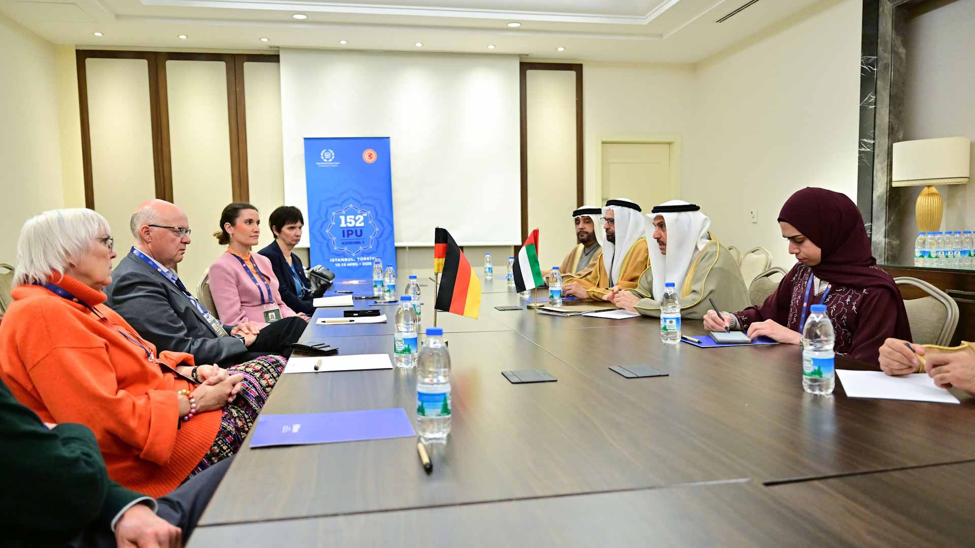 صقر غباش يبحث مع عضو البوندستاغ الألماني التصعيد في المنطقة 