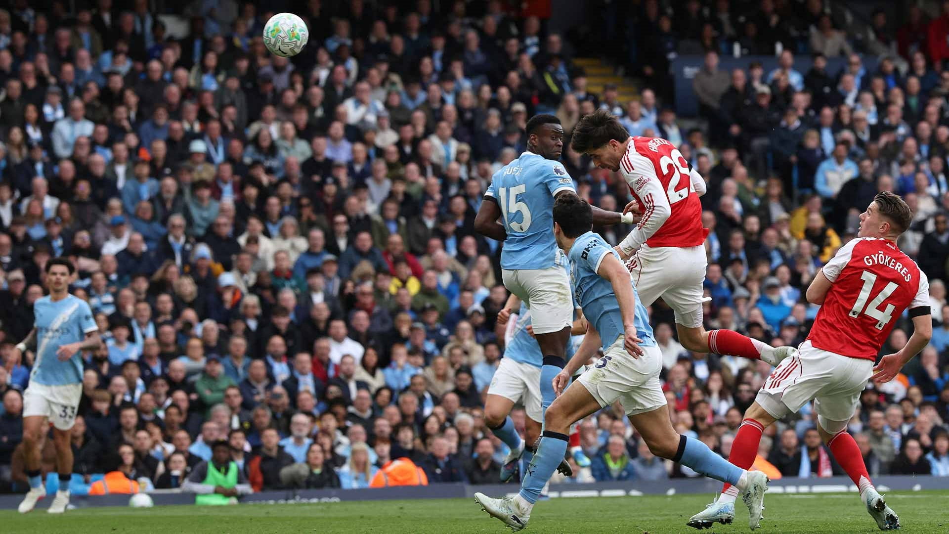 مانشستر سيتي يضيق الخناق على المتصدر أرسنال في الدوري الإنجليزي