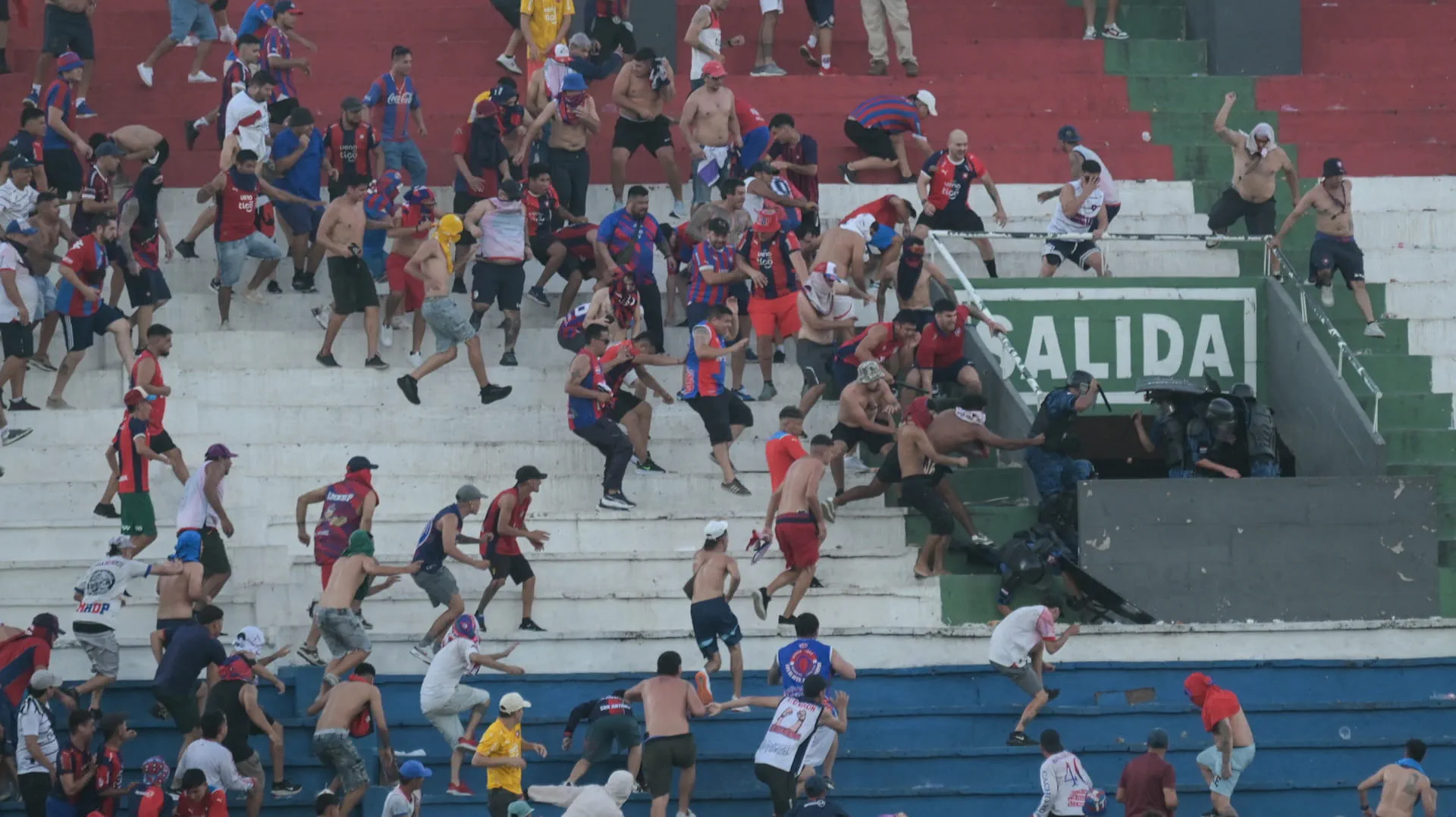 Football match suspended after stadium clashes in Paraguay