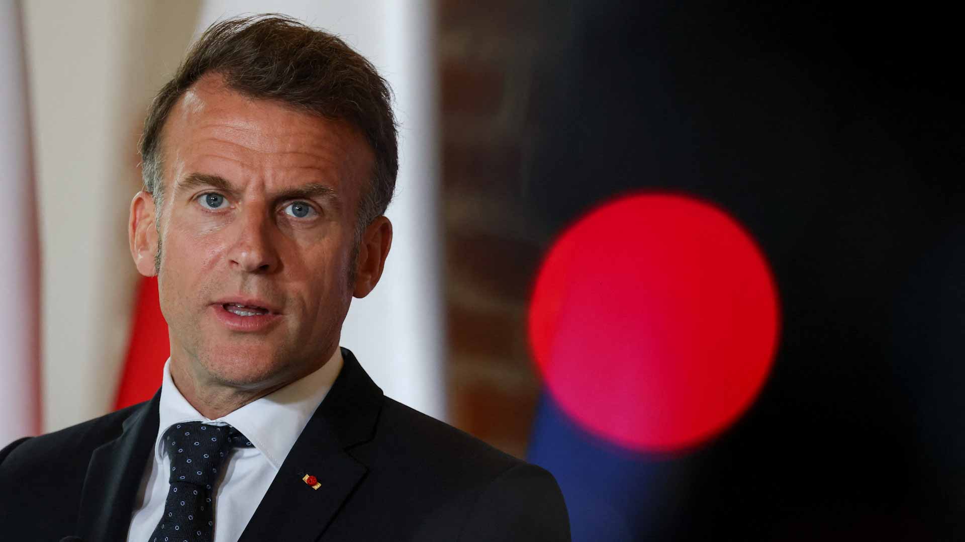 ماكرون يحث إيران وأميركا على خفض التصعيد