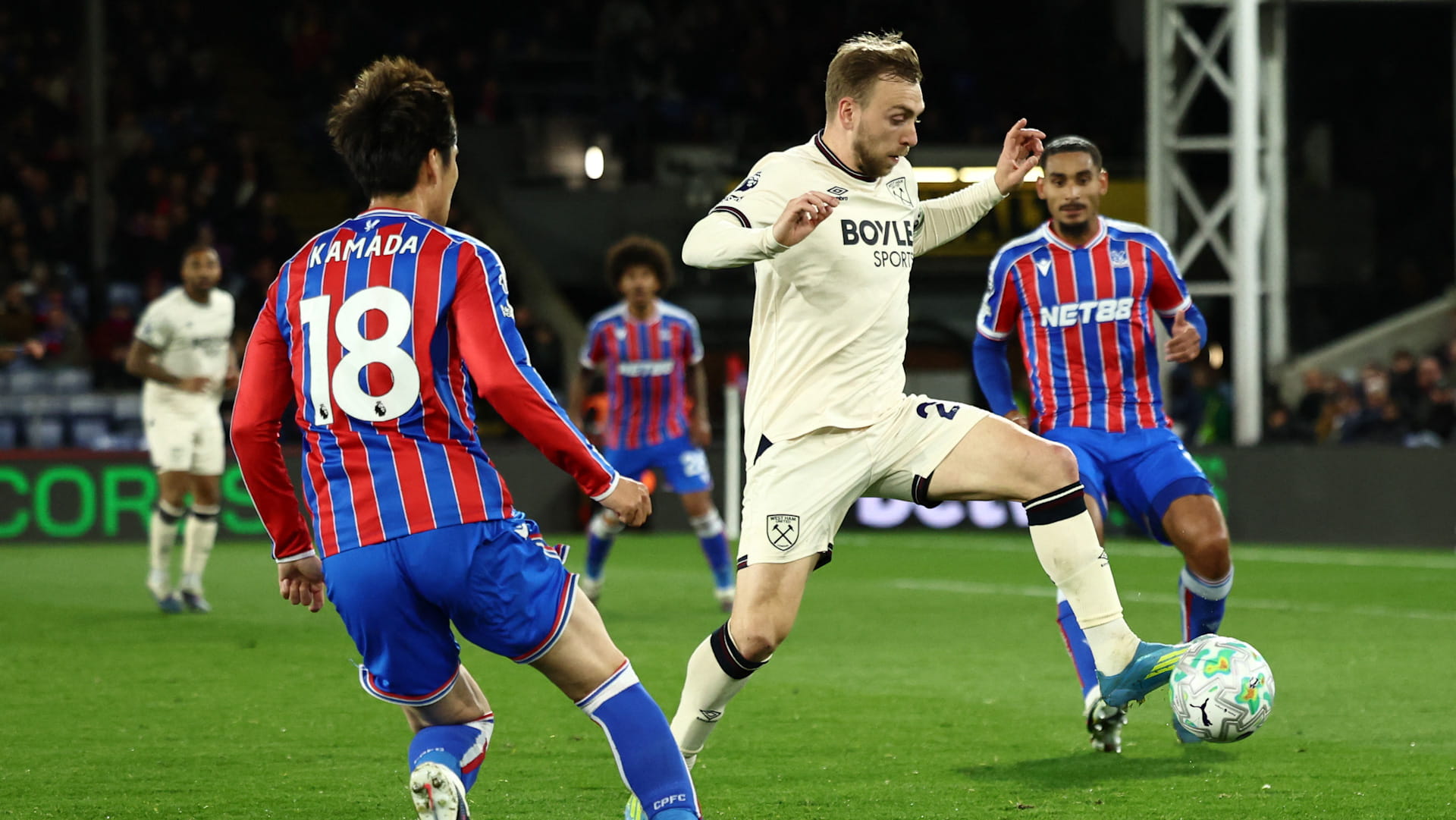 وولفرهامبتون أول الهابطين في الدوري الإنجليزي بتعادل وست هام مع بالاس