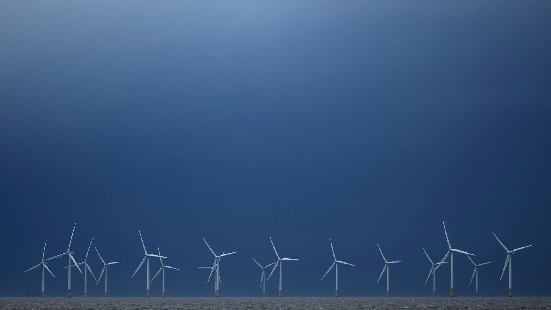 بريطانيا توجه أنظارها صوب الطاقة النظيفة لتفادي تقلبات أسعار النفط 