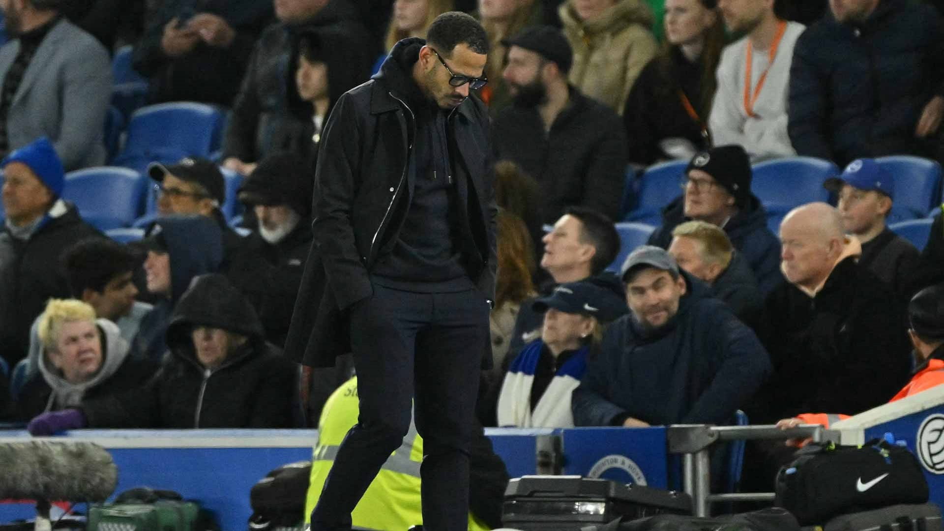 Chelsea sack manager Liam Rosinior after poor run