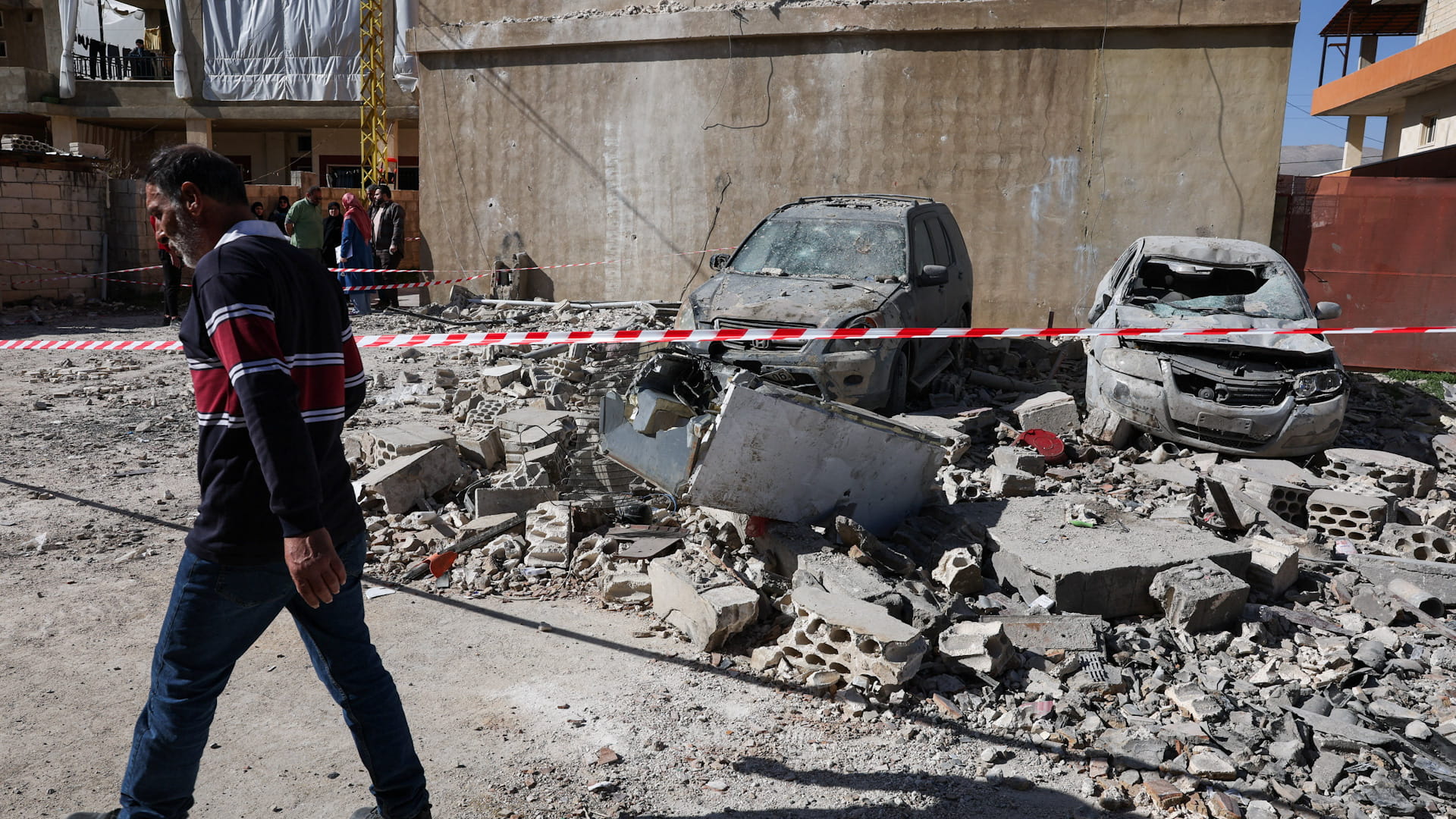 وفاة شخص وإصابة 2 في غارة إسرائيلية على البقاع الغربي بلبنان