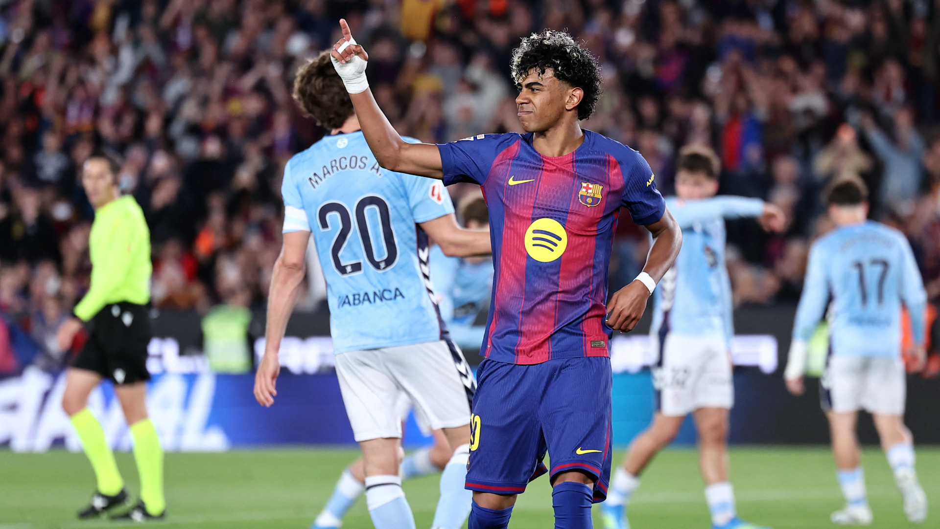 برشلونة يقترب من حسم لقب الدوري الإسباني 