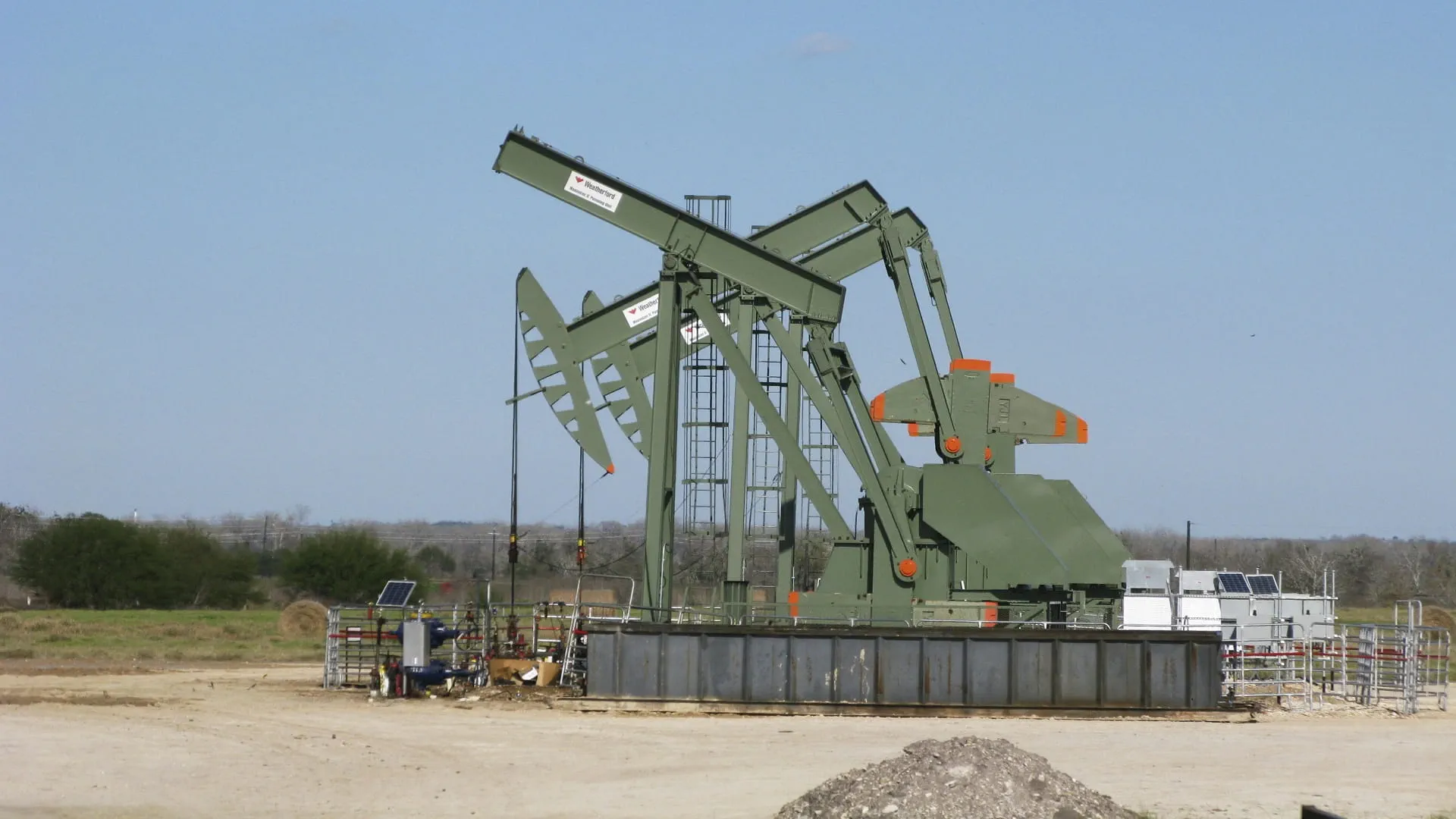 Oil falls as Iran-US talks raise easing hopes