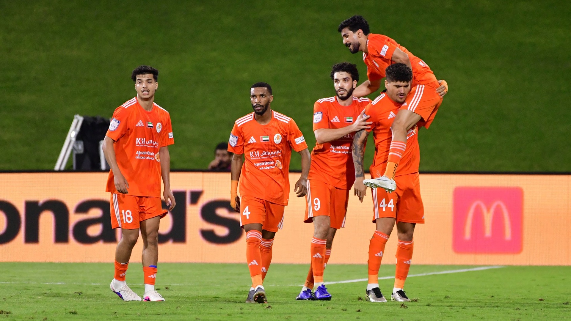 أزارو يقود عجمان للفوز على الظفرة في دوري أدنوك للمحترفين 