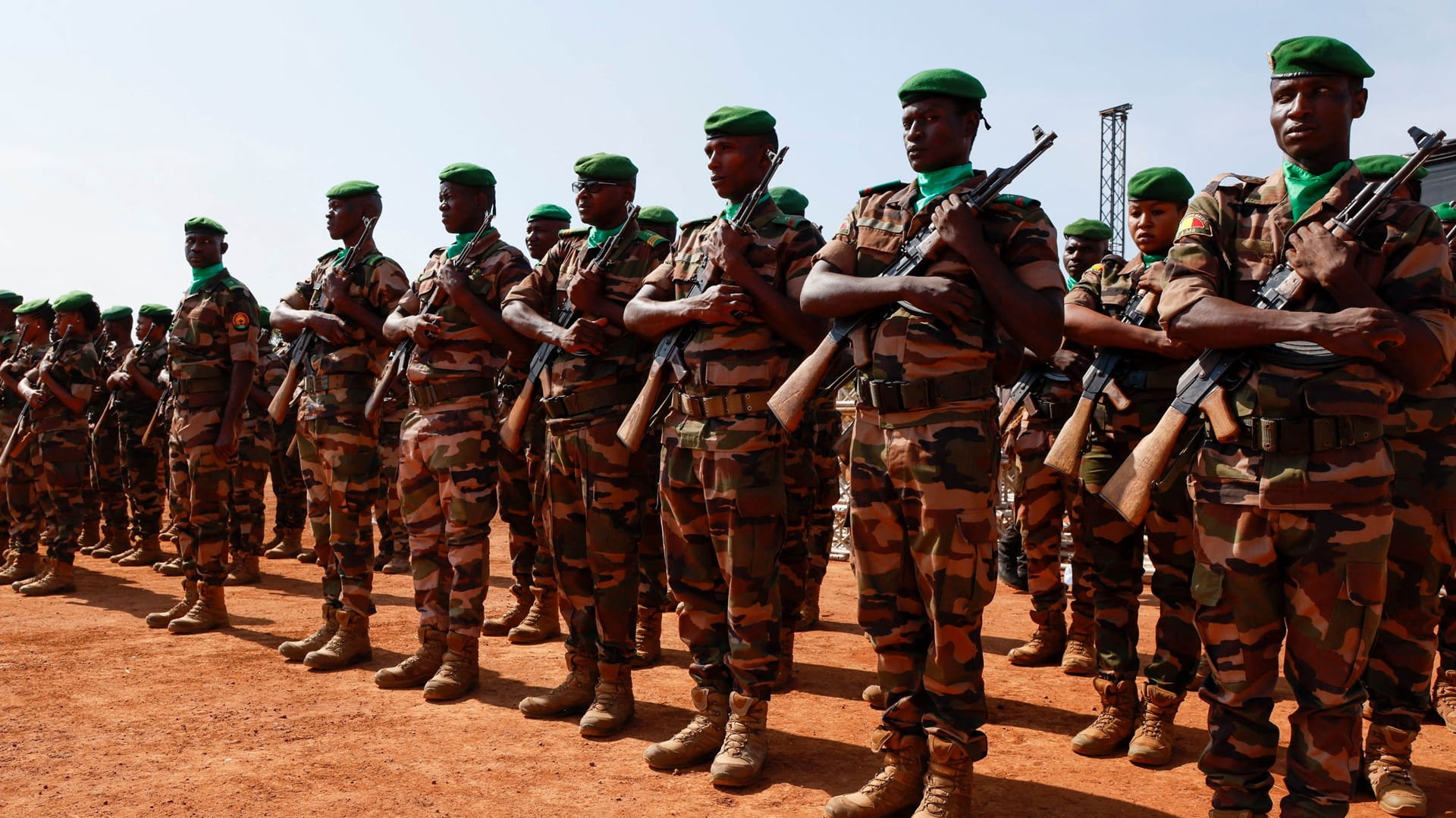 جيش مالي يعلن السيطرة بعد هجمات إرهابية في باماكو ومدن أخرى