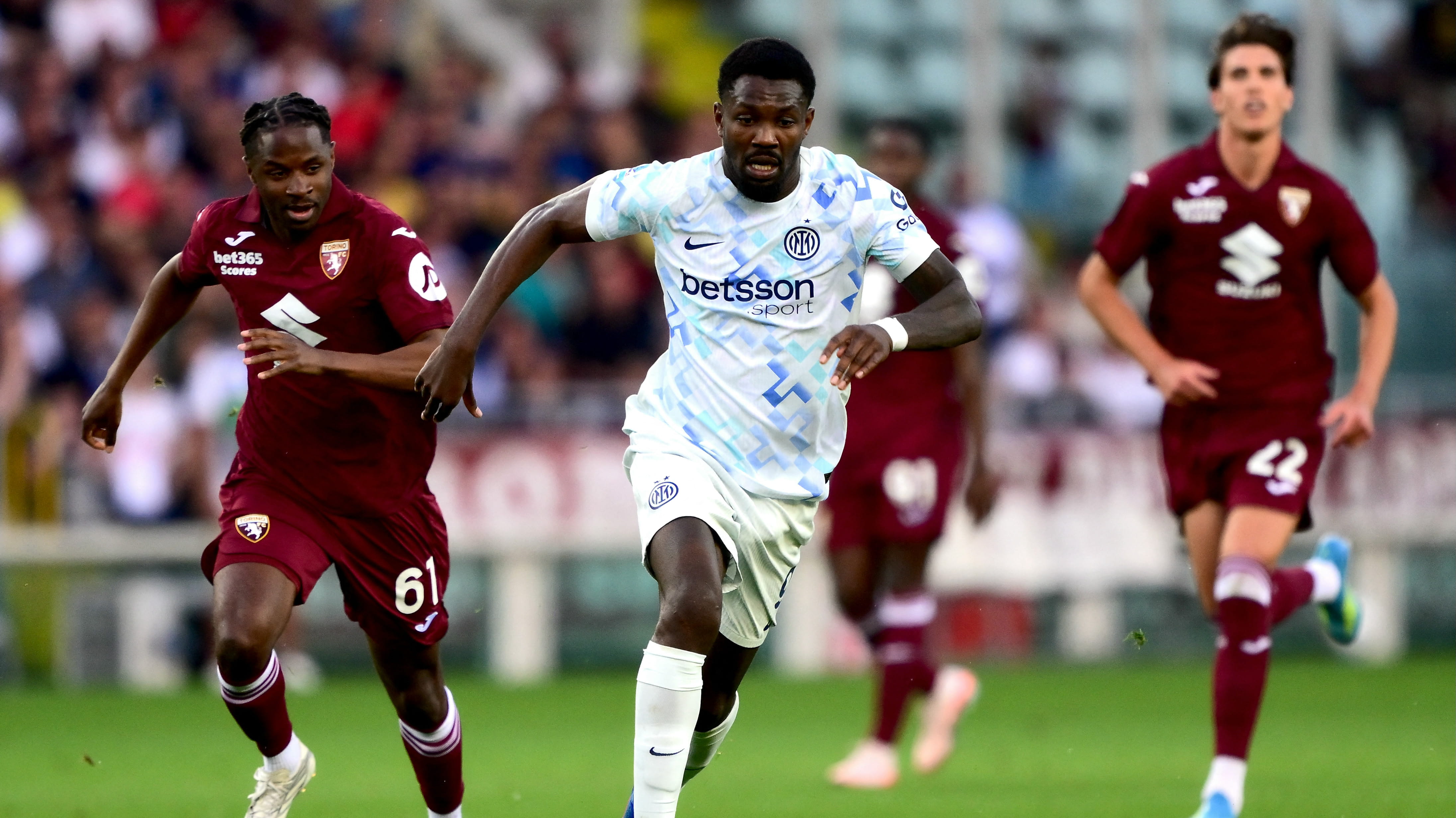 إنتر ميلان يتعادل أمام تورينو في الدوري الإيطالي 