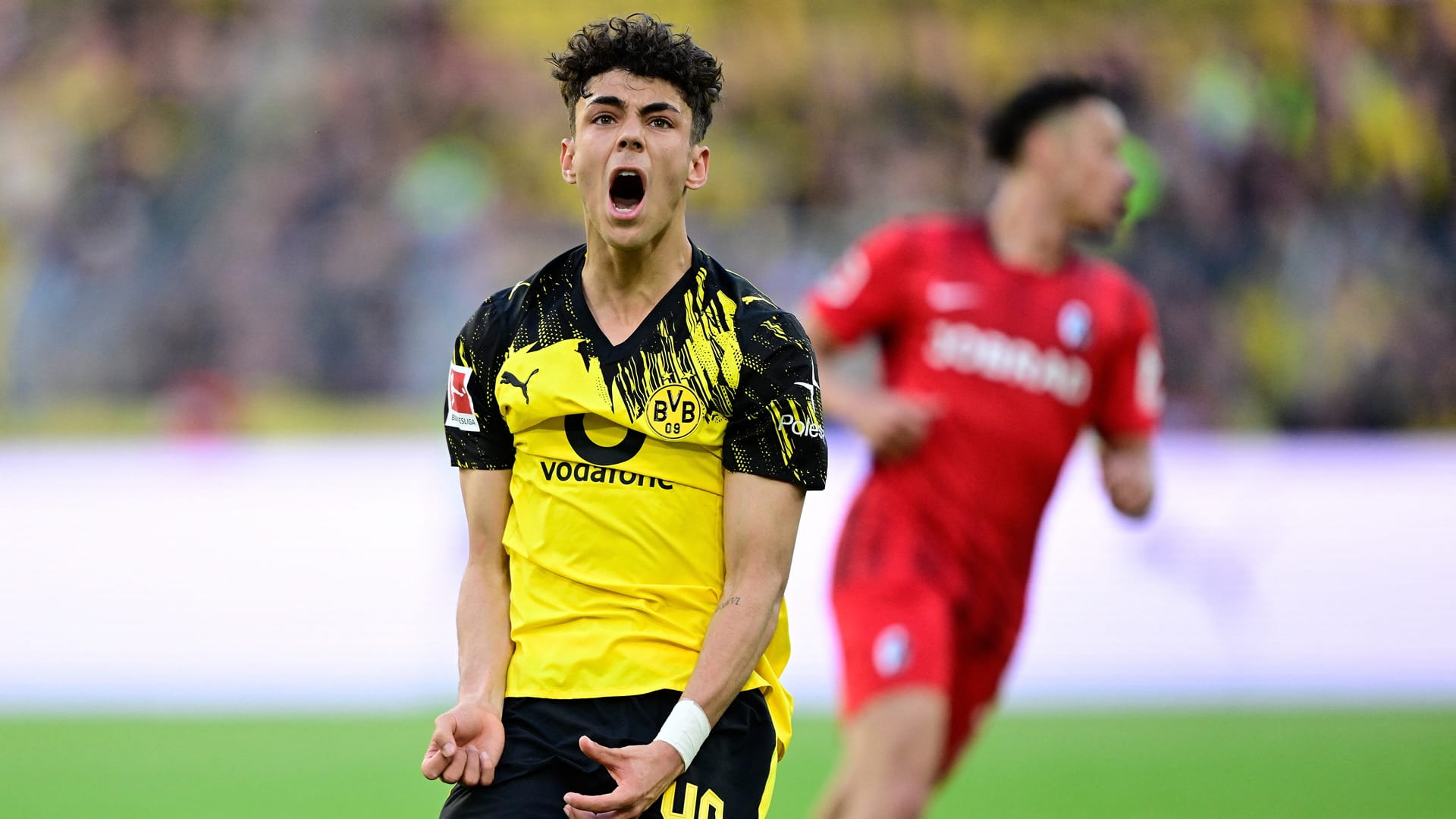 دورتموند يقسو على فرايبورغ برباعية نظيفة في الدوري الألماني