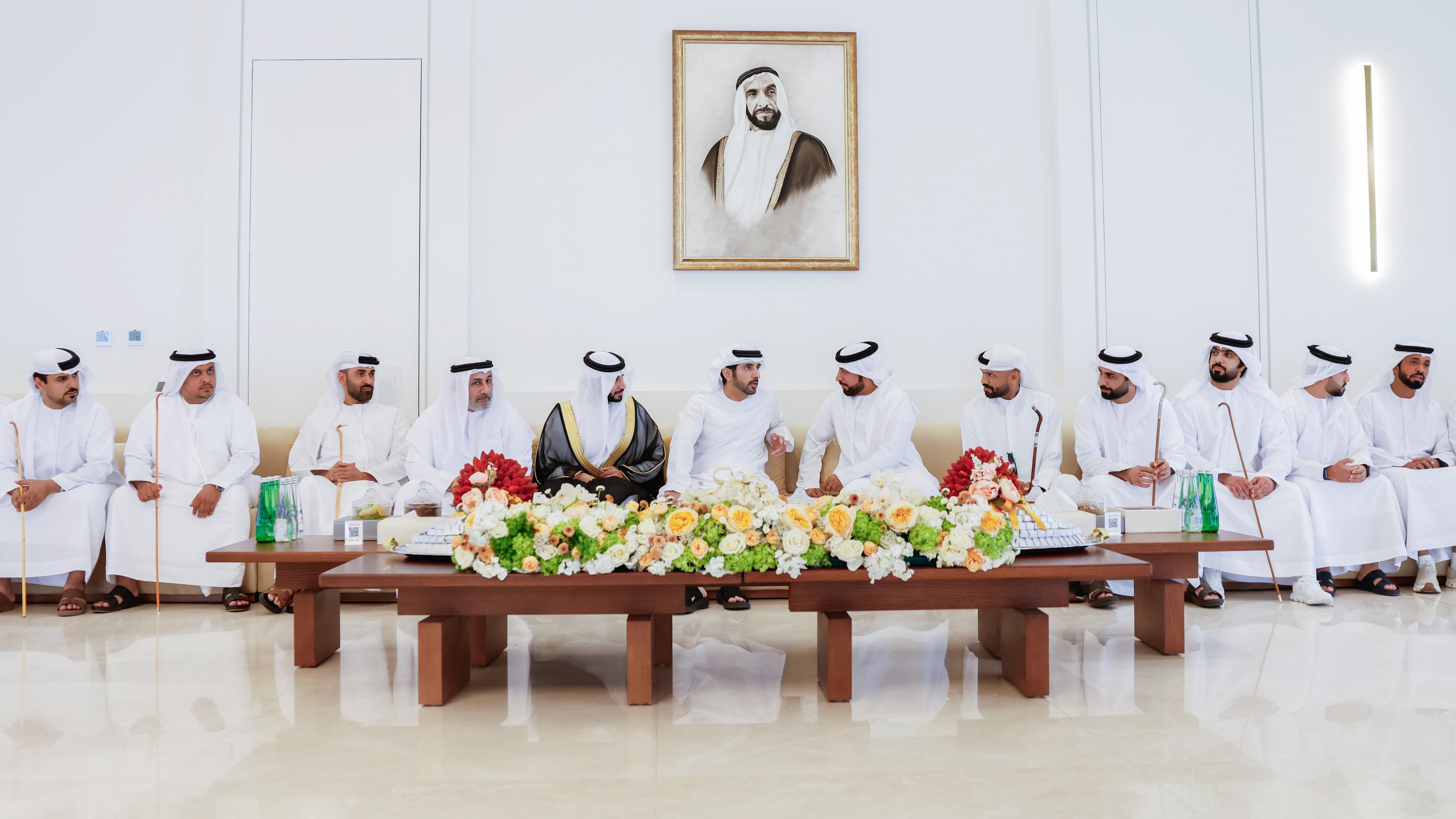 حمدان بن محمد يشهد أفراح البلوشي في مدينة العين 