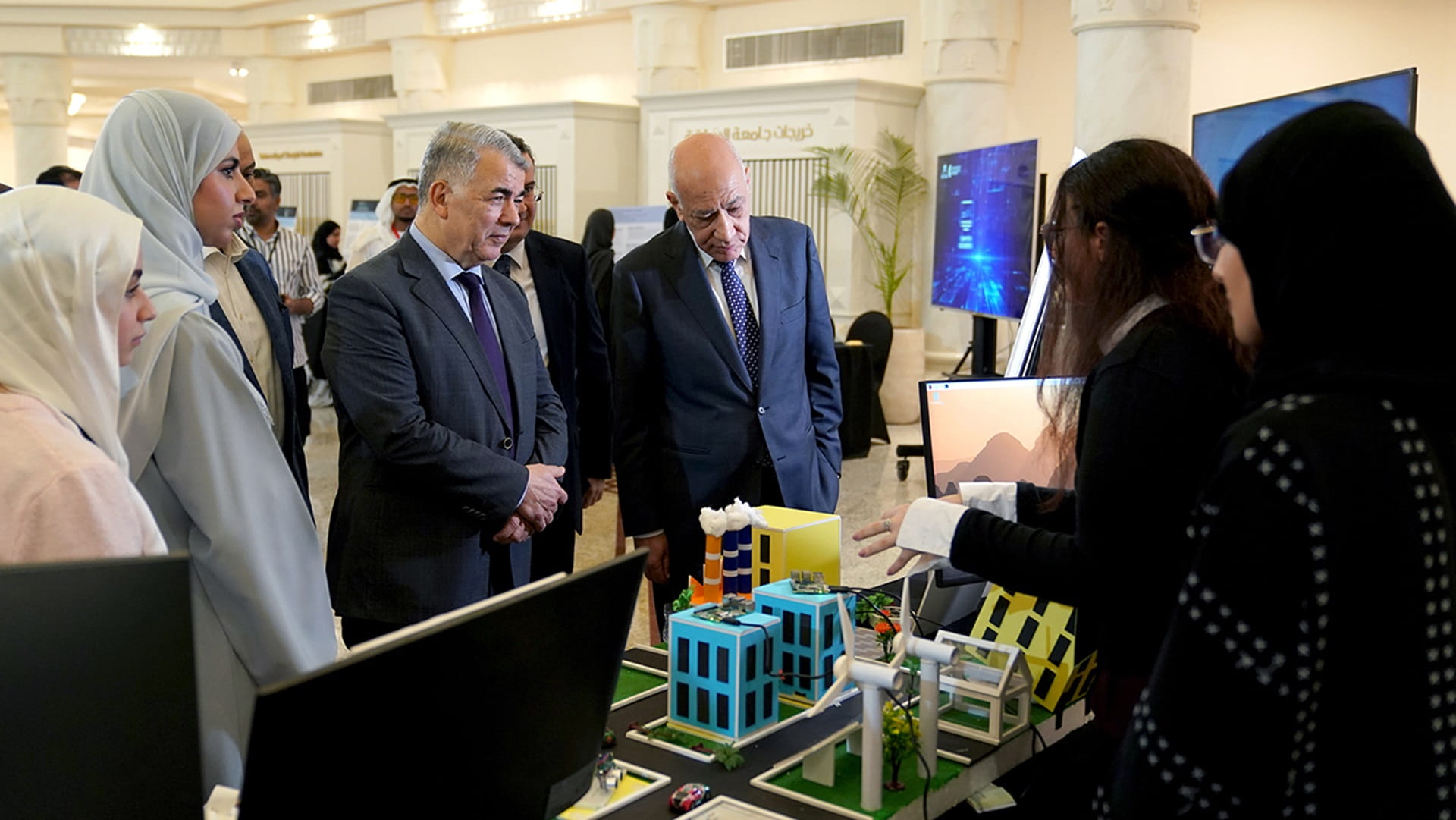 صورة بعنوان: جامعة الشارقة تطلق معرض مشاريع تخرج طلبة كلية الحوسبة والمعلوماتية 