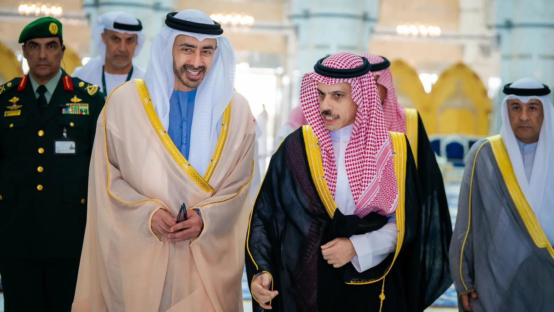 Abdullah bin Zayed participates in GCC Consultative Summit 