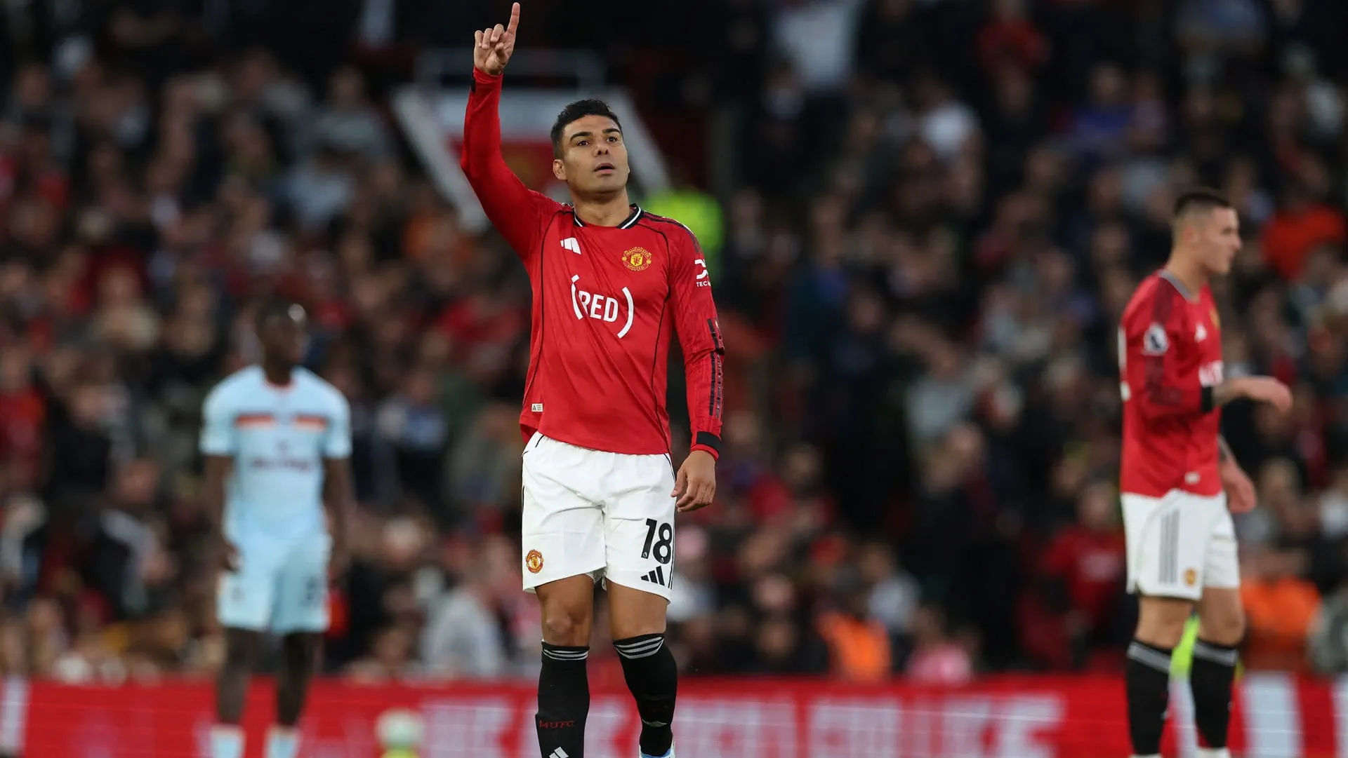 Manchester United edge closer to Champions League return