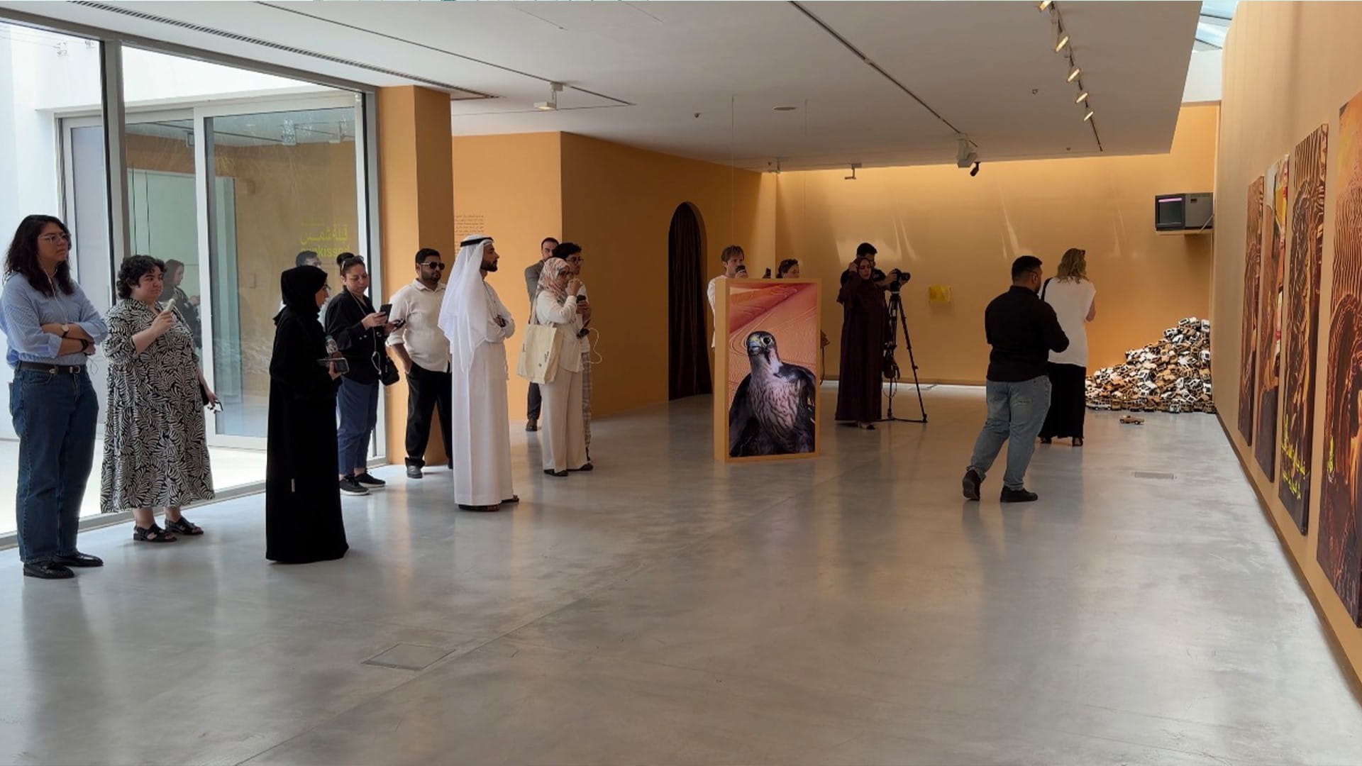 مؤسسة الشارقة للفنون تنظم جولة إعلامية لمعرضين جديدين