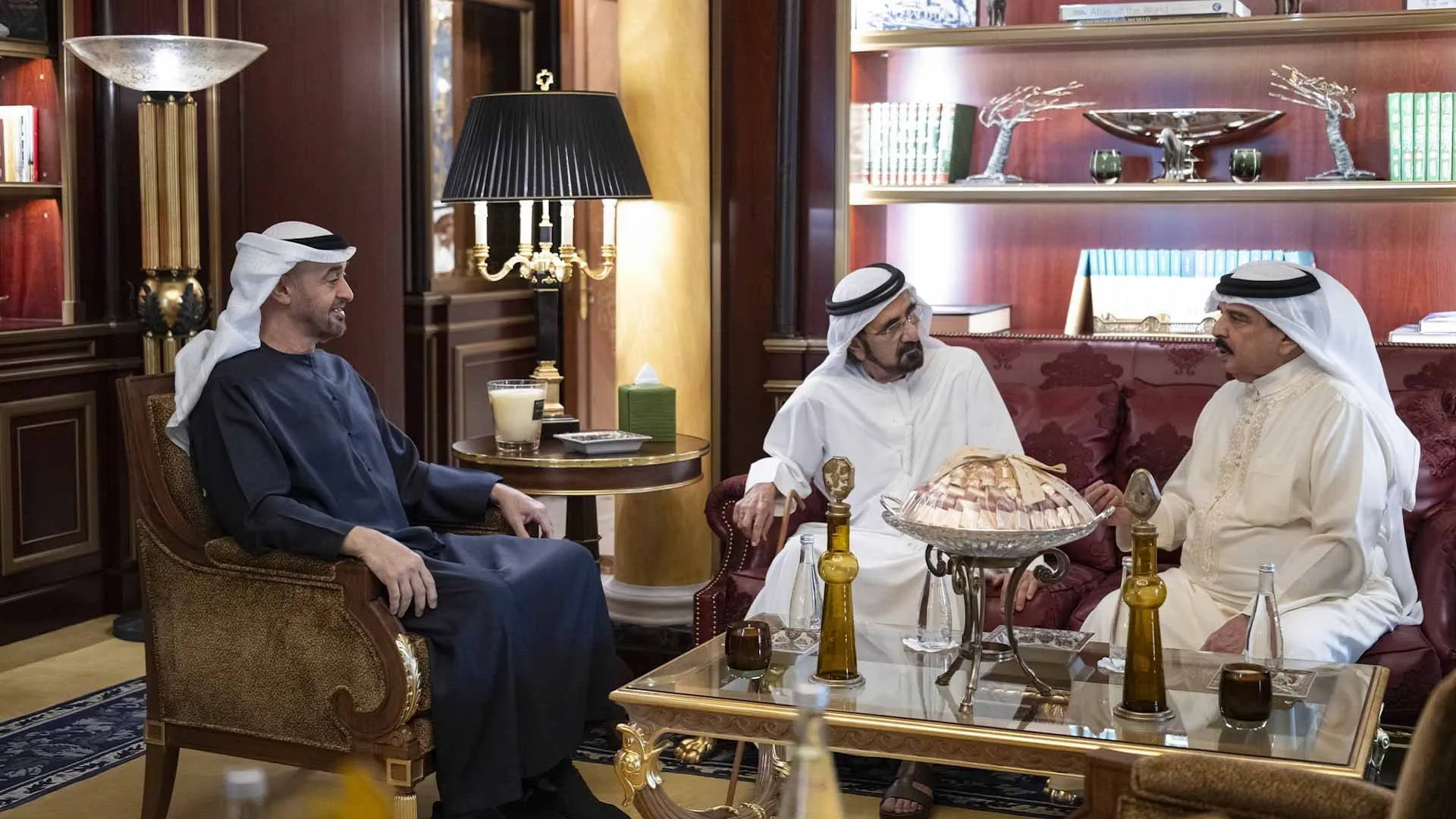 UAE President meets the King of Bahrain 
