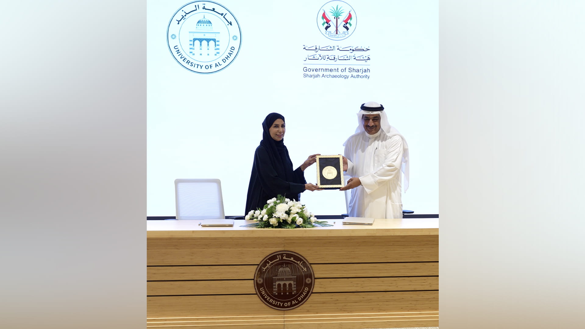 صورة بعنوان: جامعة الذيد و"الشارقة للآثار" توقعان مذكرة تفاهم لدعم البحث العلمي 