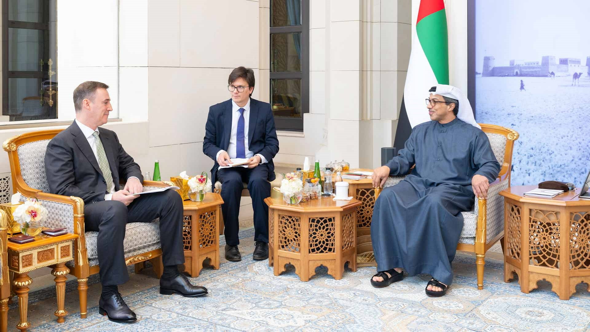 منصور بن زايد يستقبل نائب رئيس الوزراء الروسي